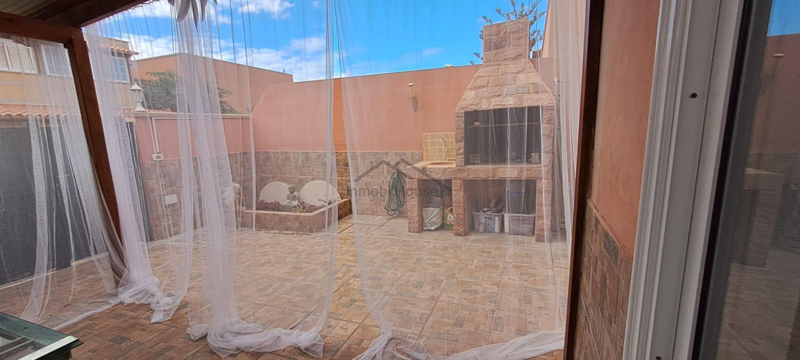 For sale of house in Arona