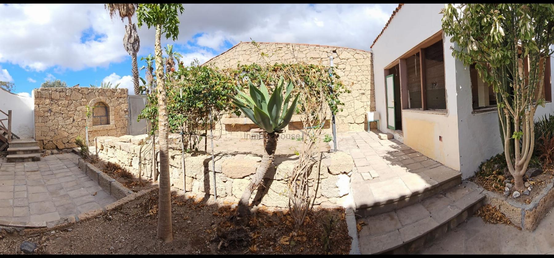 For sale of house in Valle de San Lorenzo