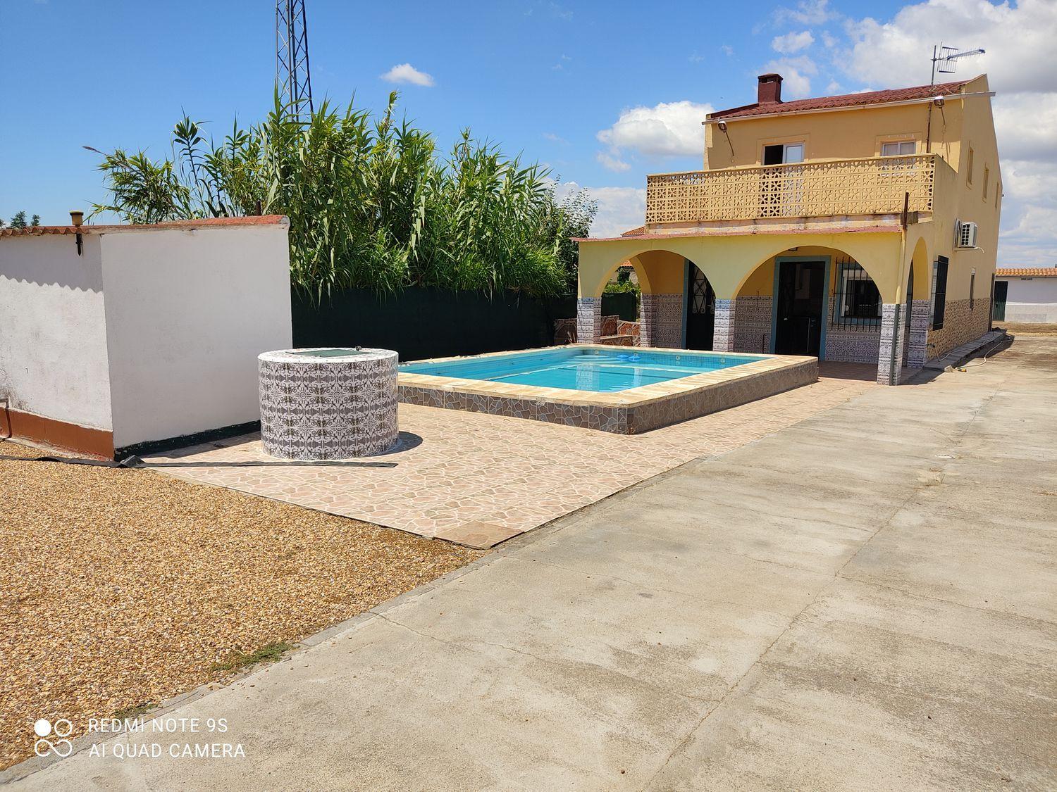 For sale of chalet in Mérida