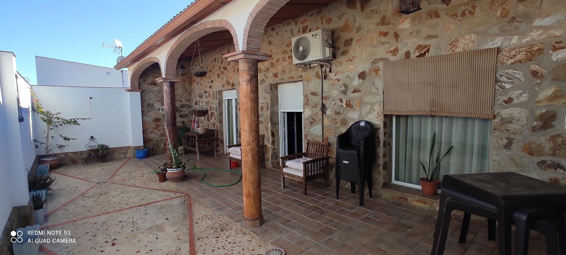 For sale of house in Arroyo de San Serván