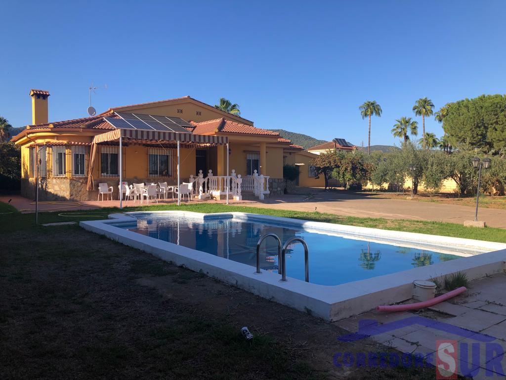 For sale of chalet in Córdoba