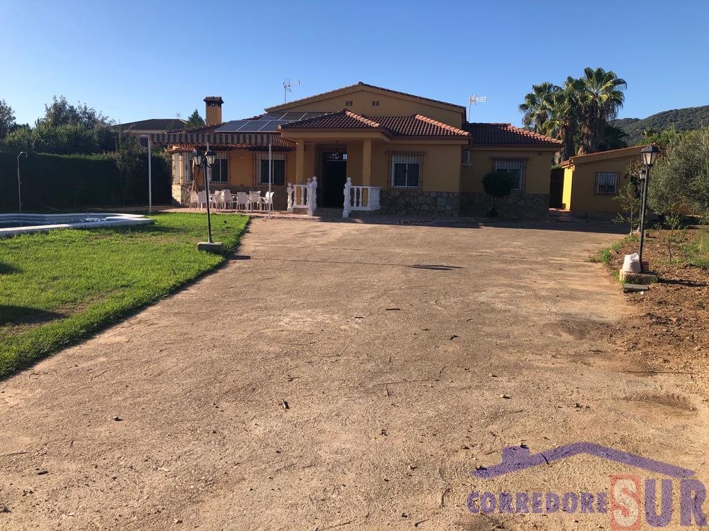 For sale of chalet in Córdoba