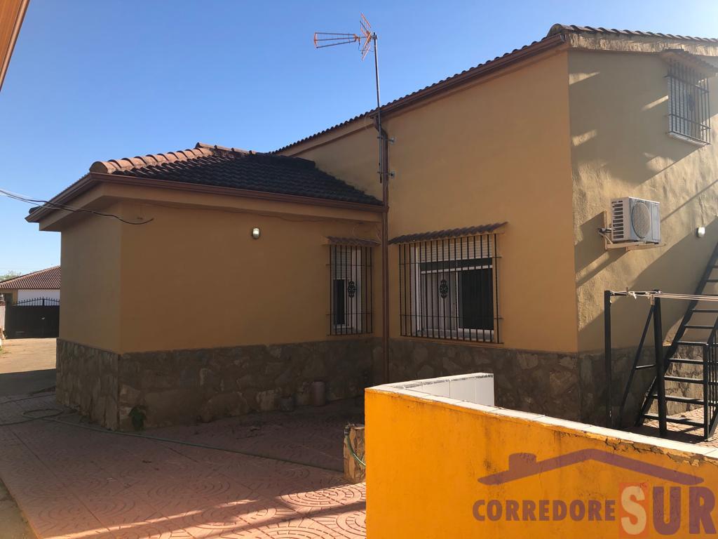 For sale of chalet in Córdoba
