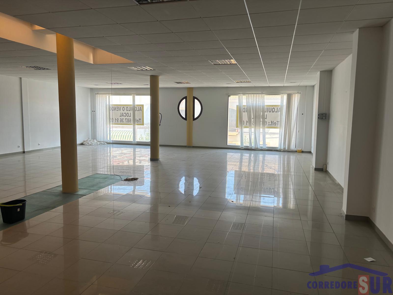 For sale of commercial in Córdoba