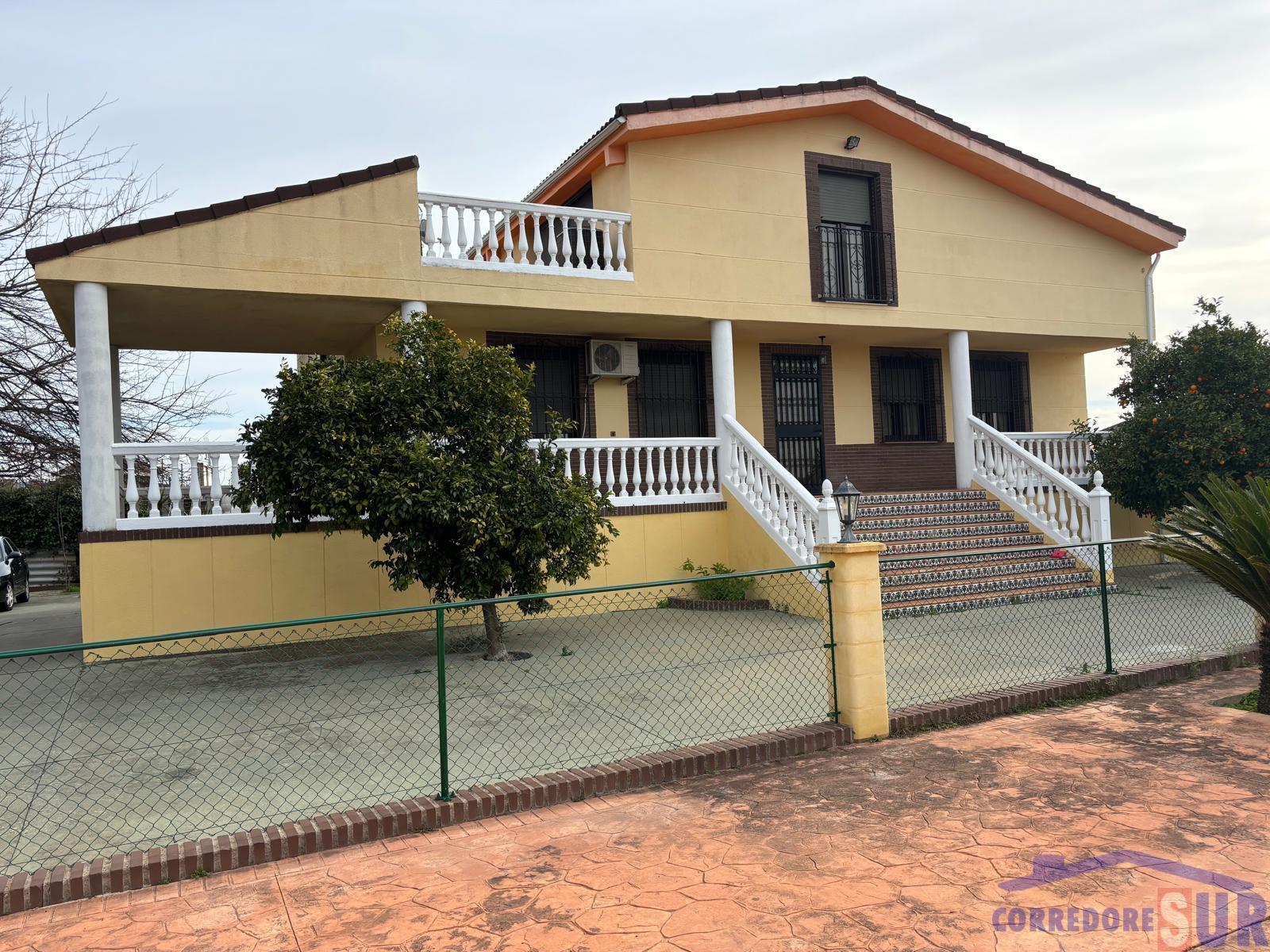 For sale of chalet in Córdoba