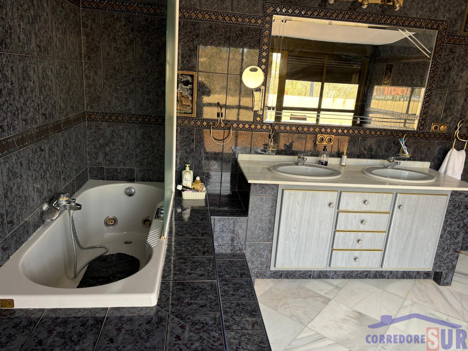 For sale of chalet in Córdoba
