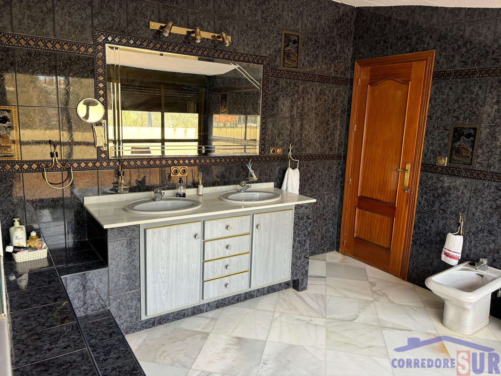 For sale of chalet in Córdoba