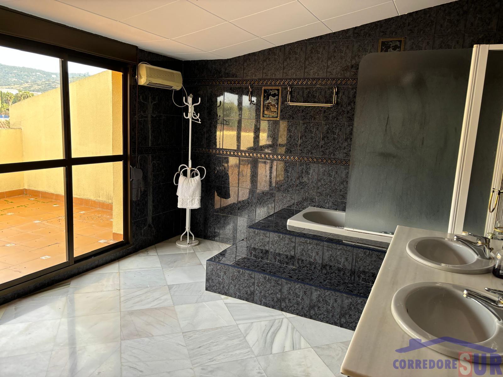 For sale of chalet in Córdoba