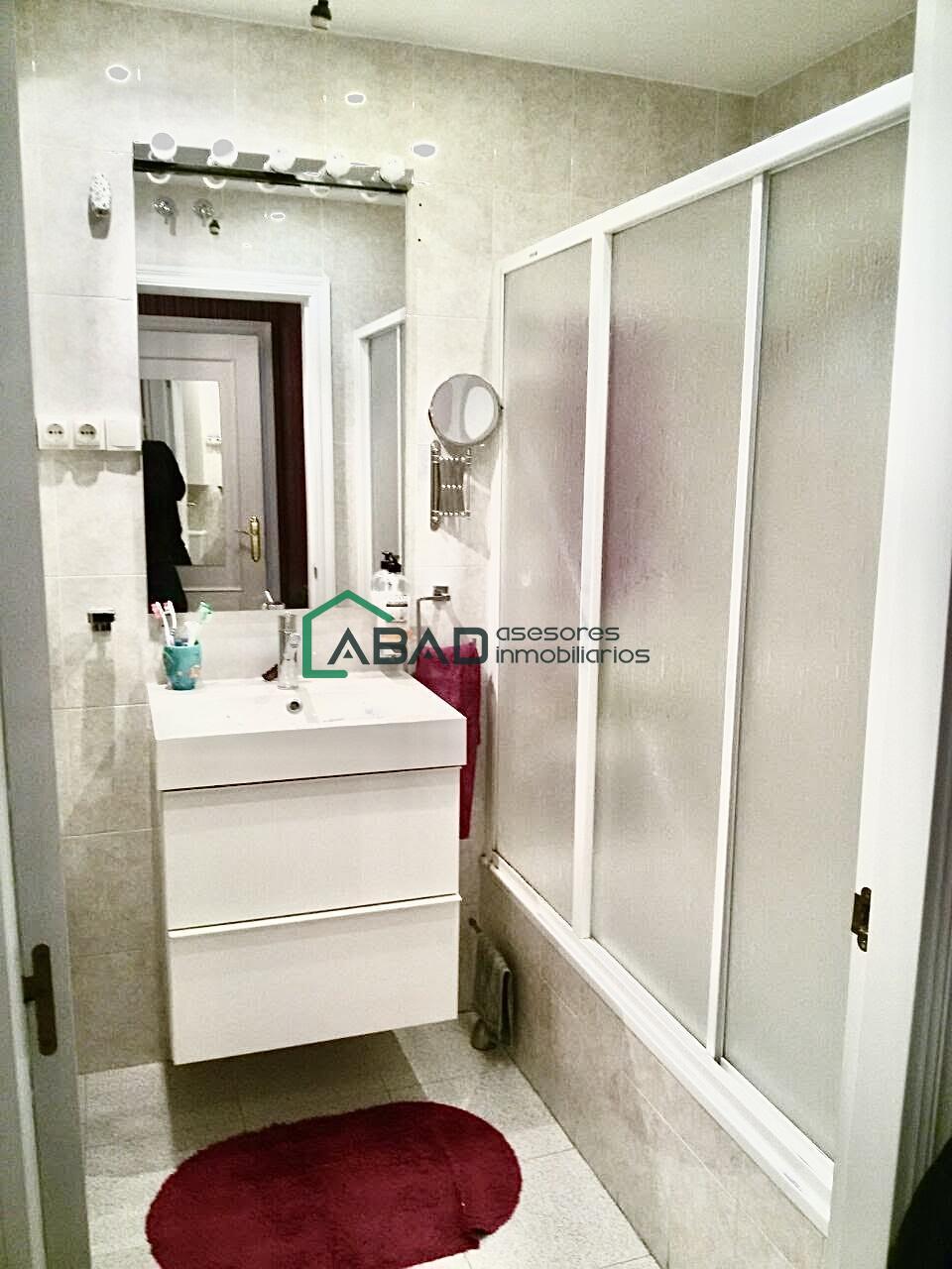 Suite bathroom