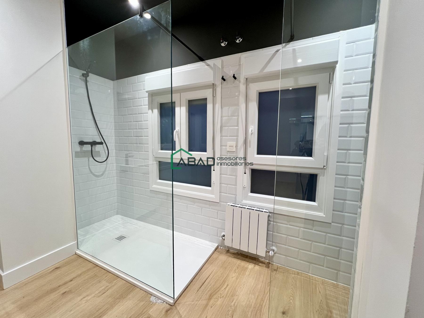 Suite bathroom
