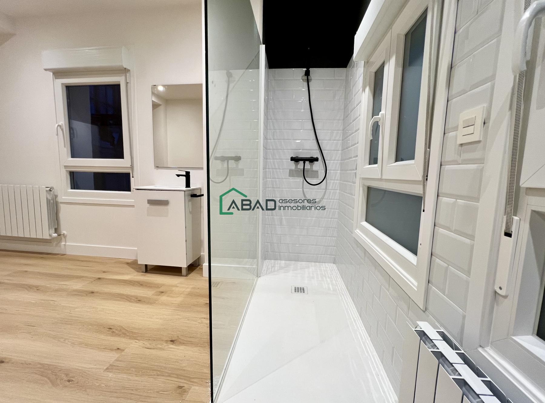 Suite bathroom