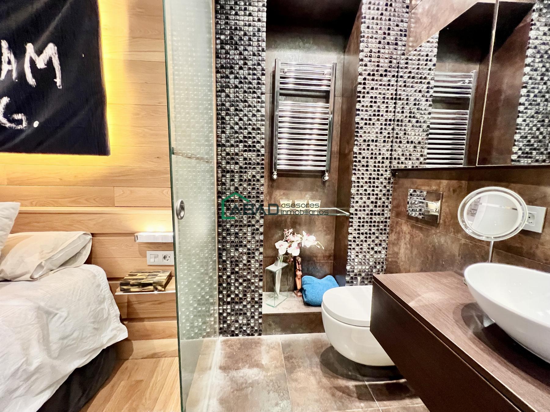 Suite bathroom