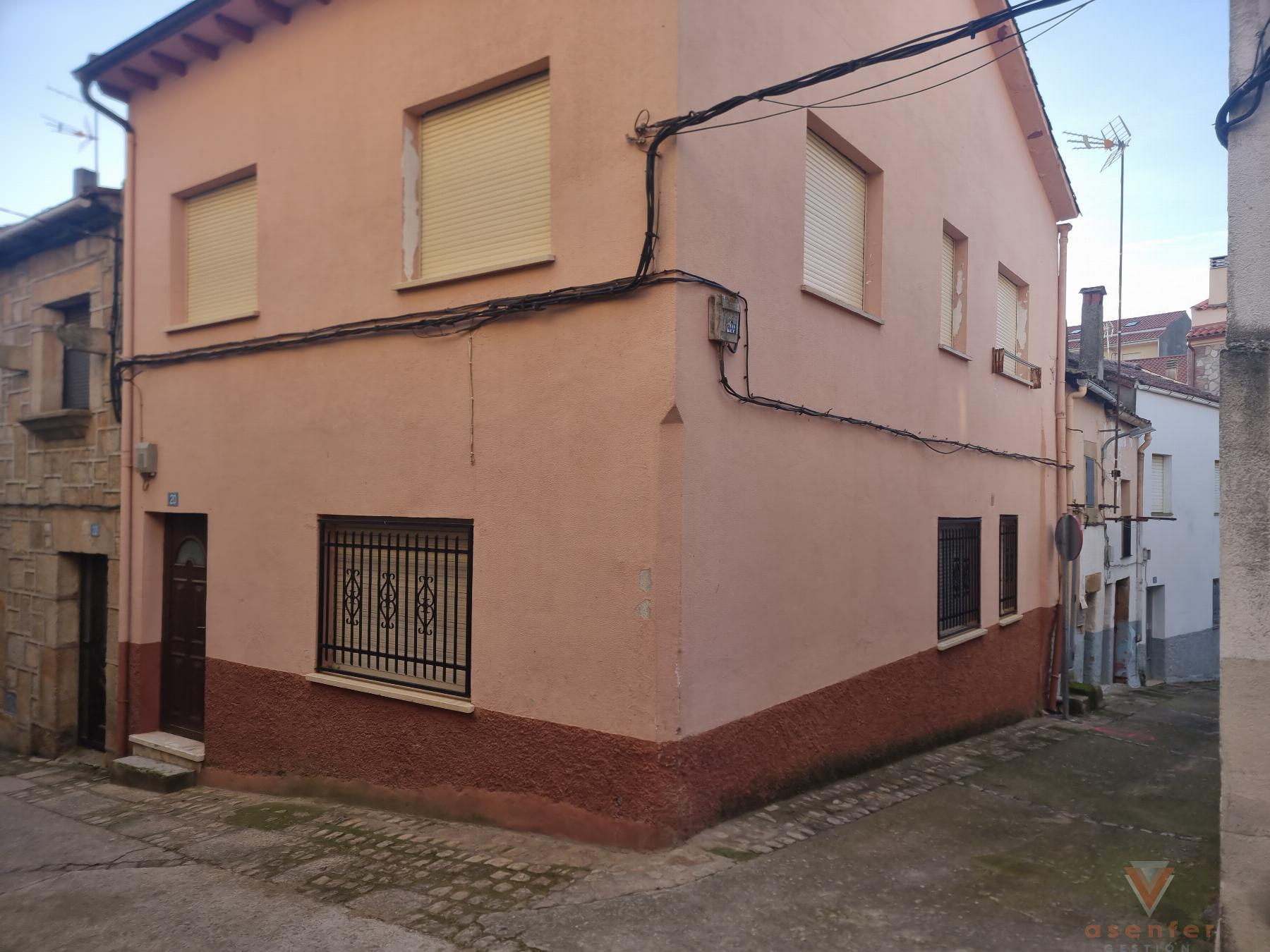 For sale of house in Valverde del Fresno
