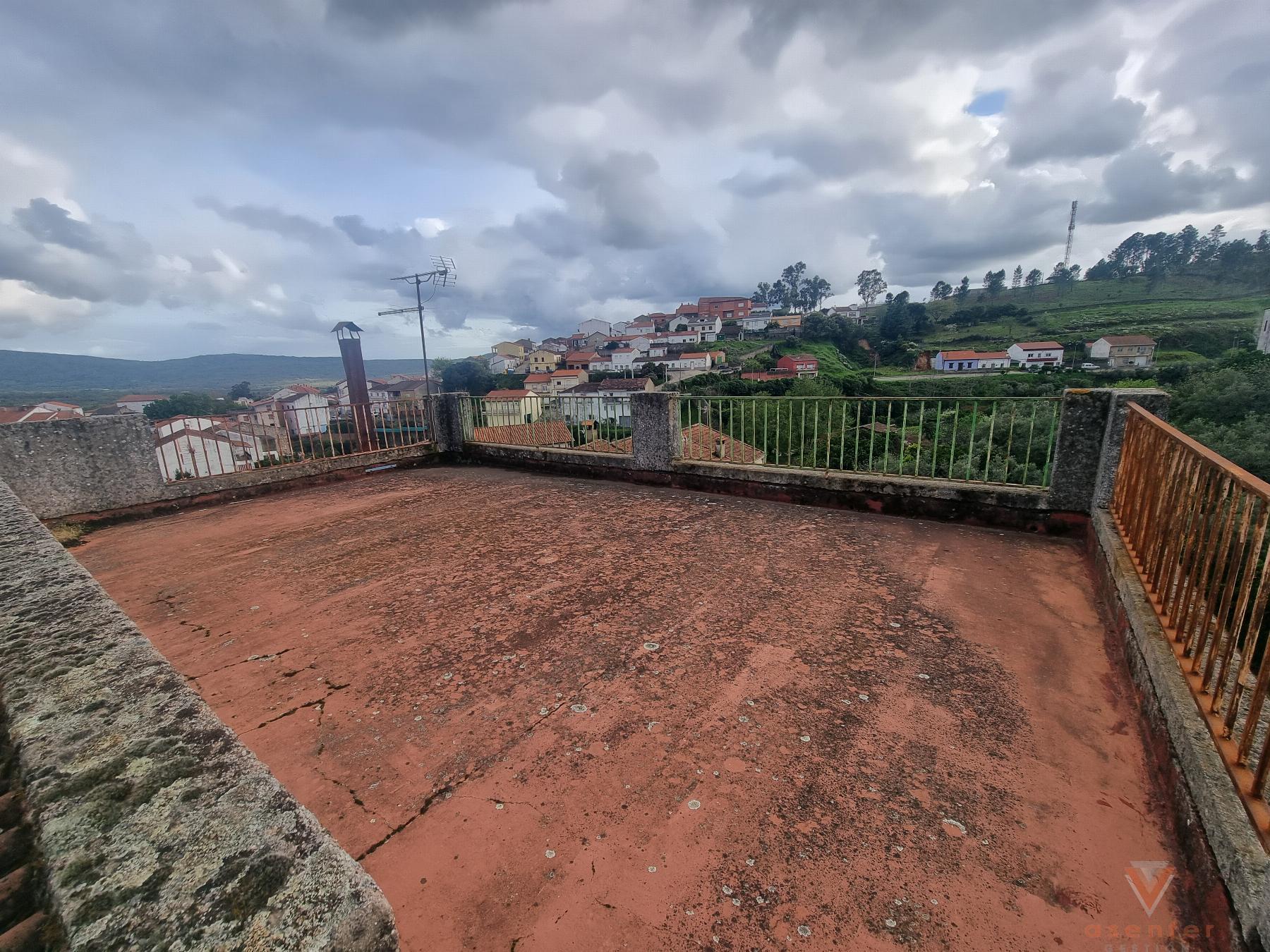 For sale of house in Valverde del Fresno