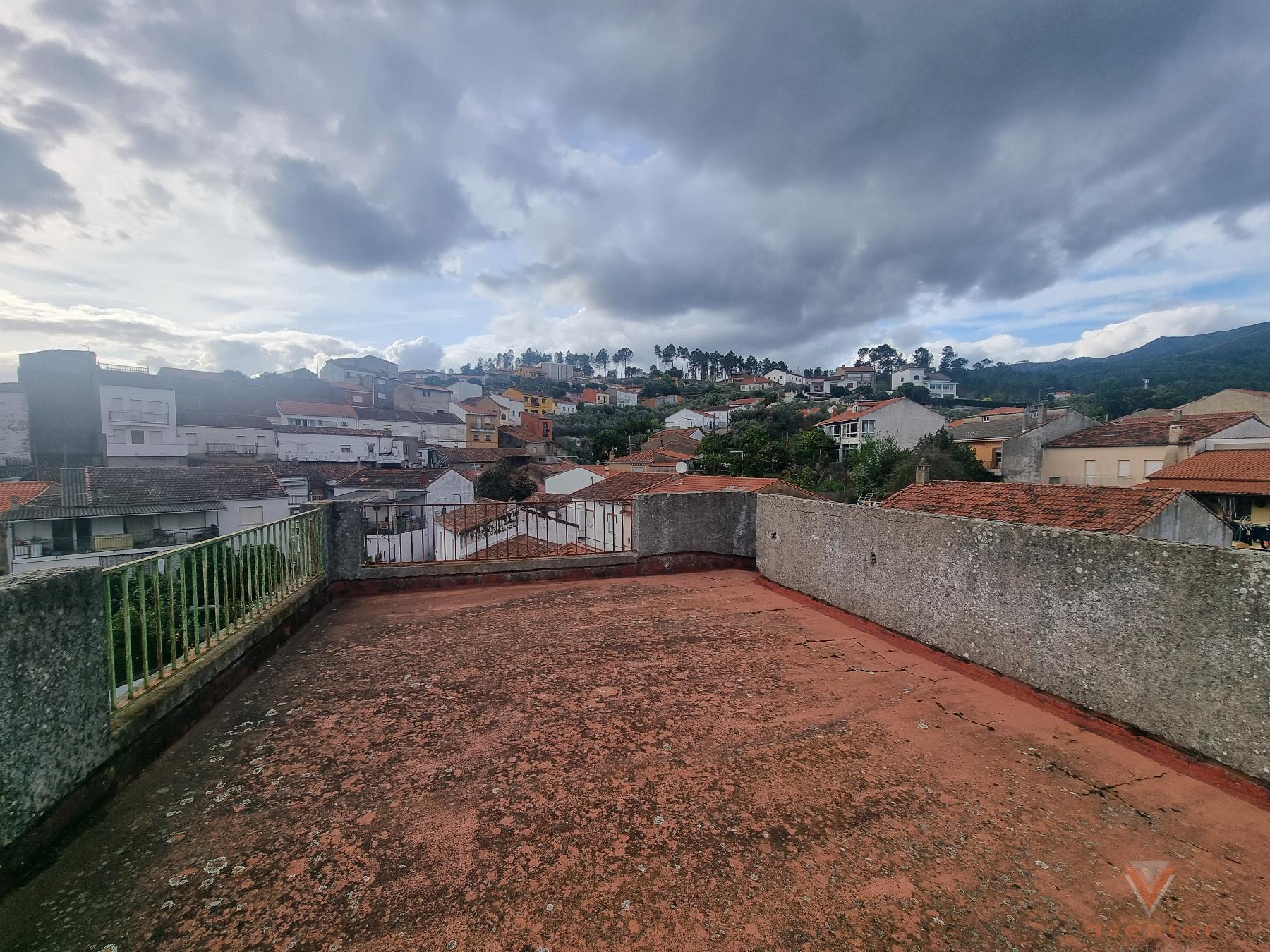 For sale of house in Valverde del Fresno