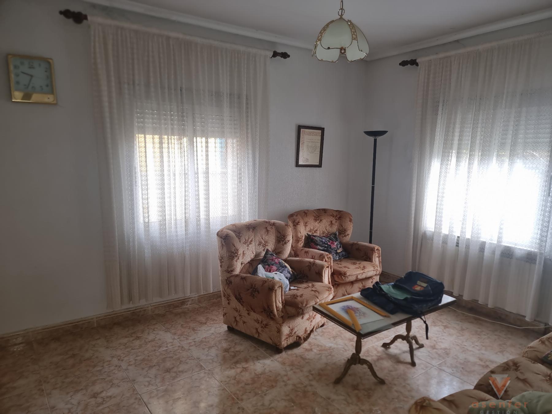 For sale of house in Valverde del Fresno