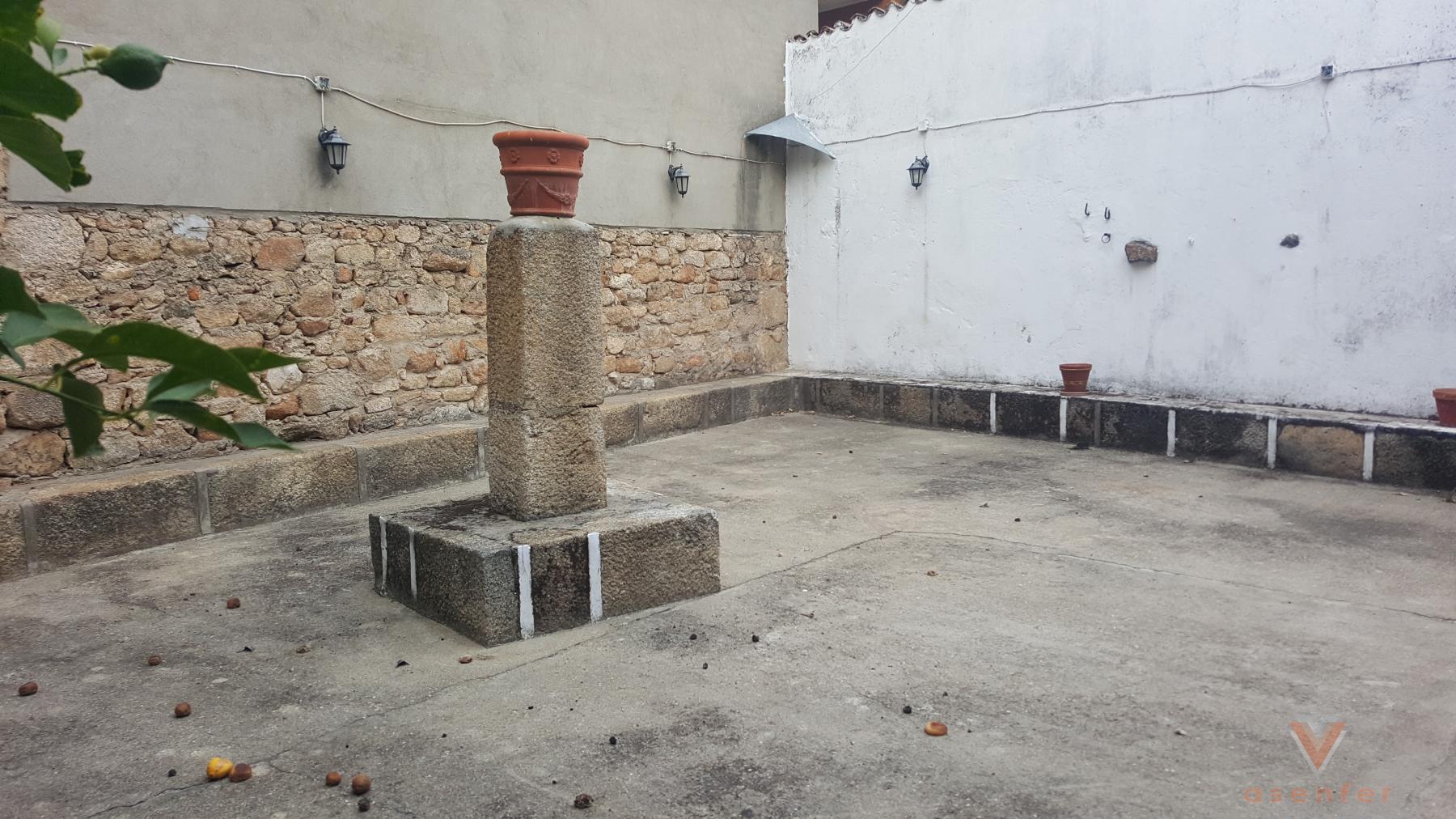For sale of house in Valverde del Fresno