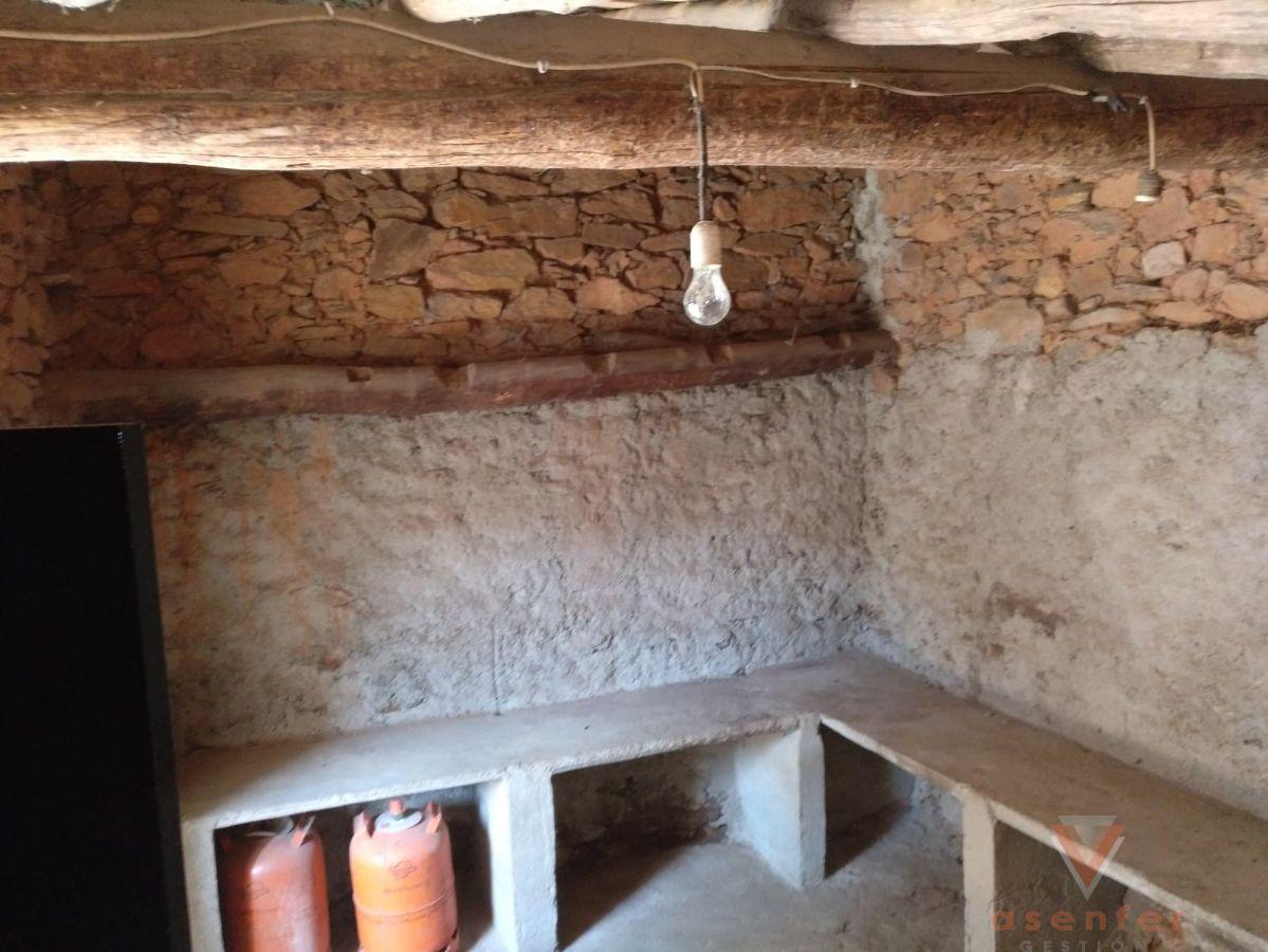 For sale of house in Valverde del Fresno