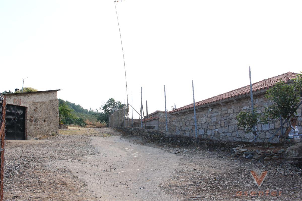 For sale of rural property in Valverde del Fresno