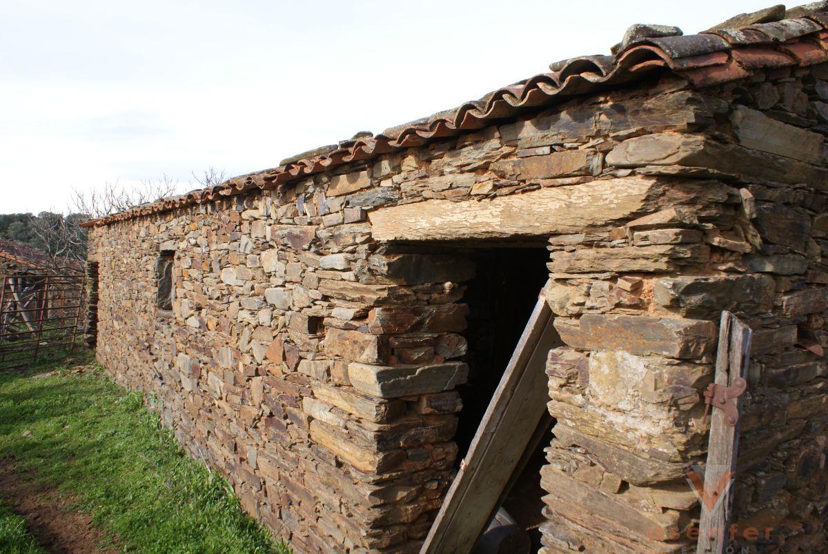 For sale of land in Valverde del Fresno