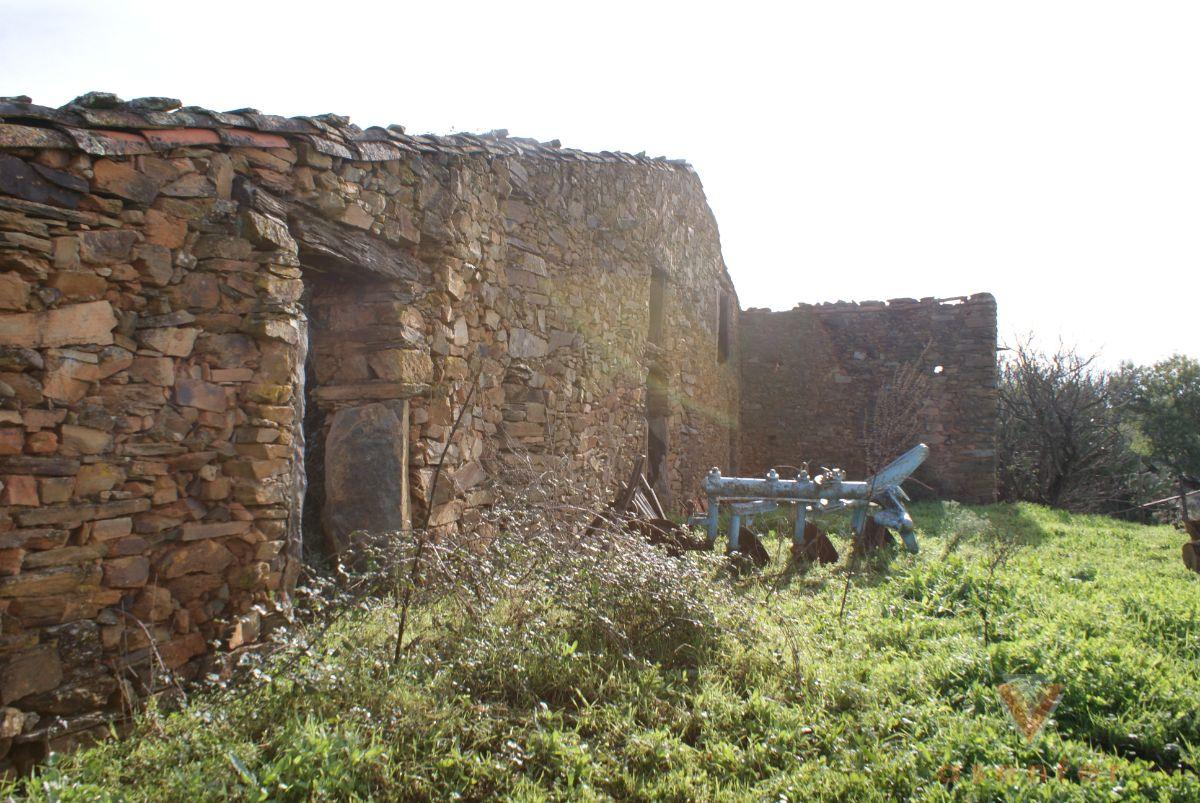 For sale of land in Valverde del Fresno