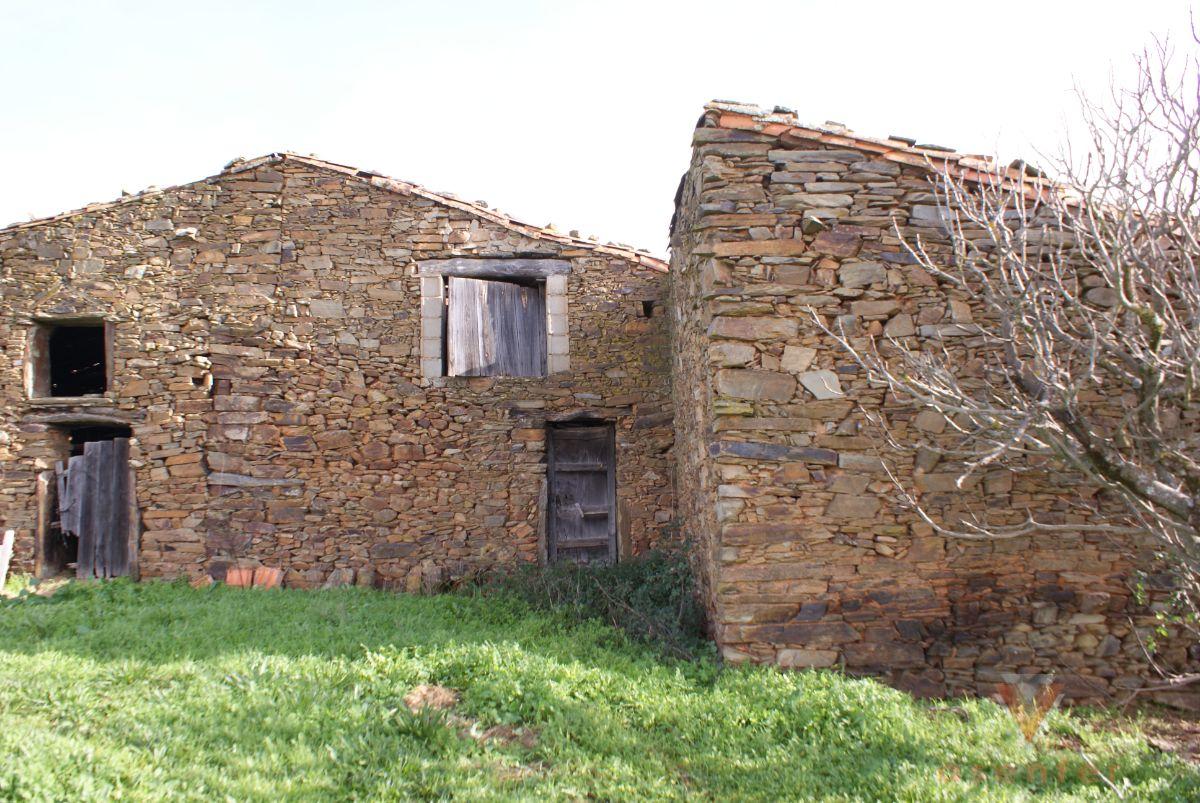 For sale of land in Valverde del Fresno