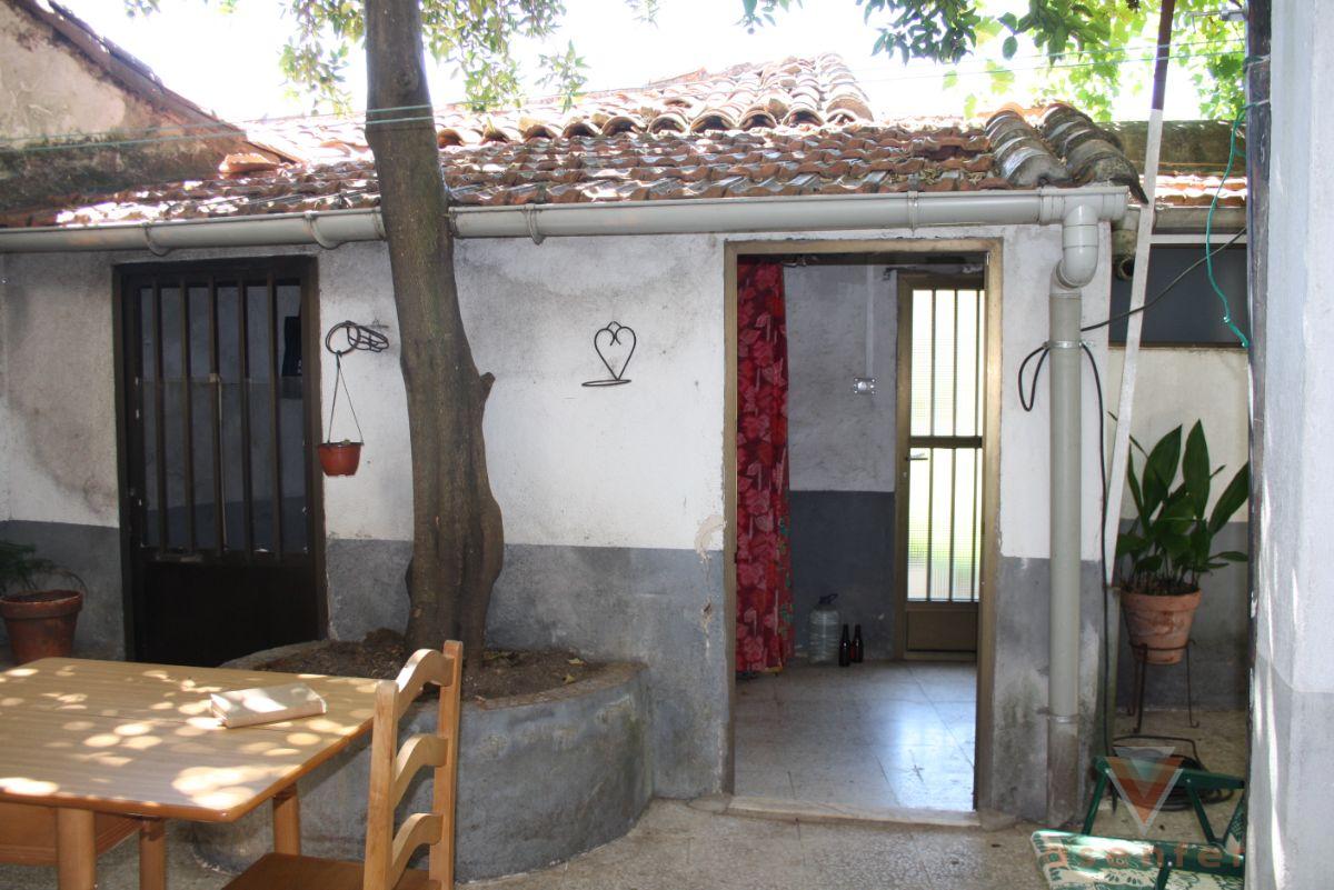 For sale of house in Valverde del Fresno