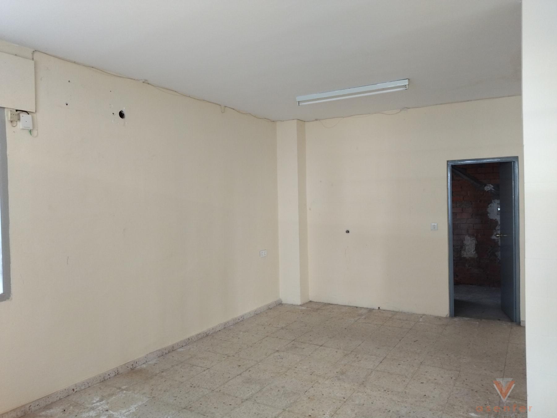 Venta de local comercial en Coria