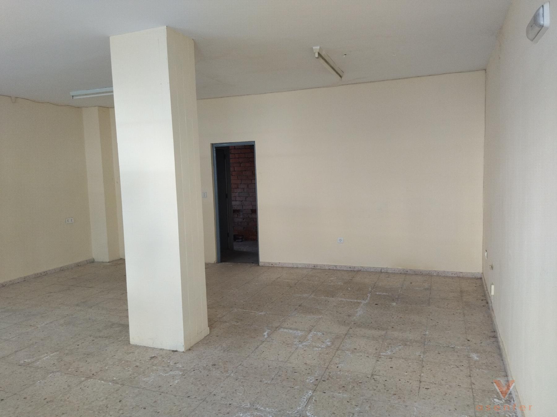 Venta de local comercial en Coria