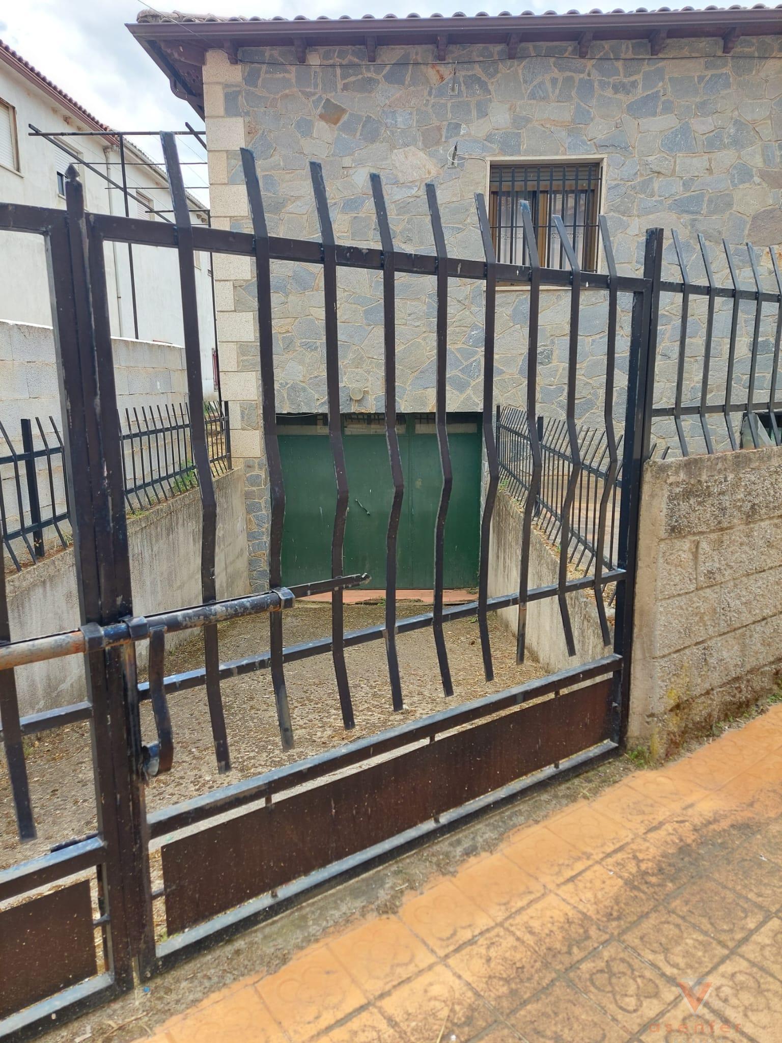 For sale of house in Valverde del Fresno