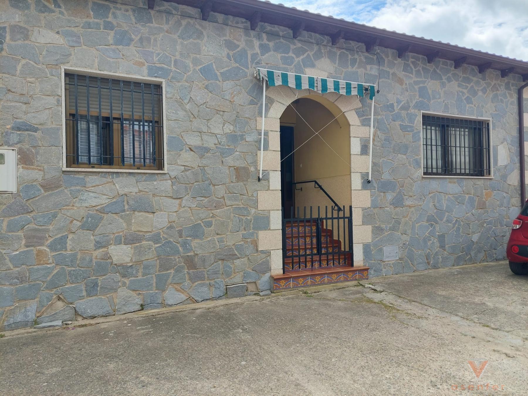For sale of house in Valverde del Fresno