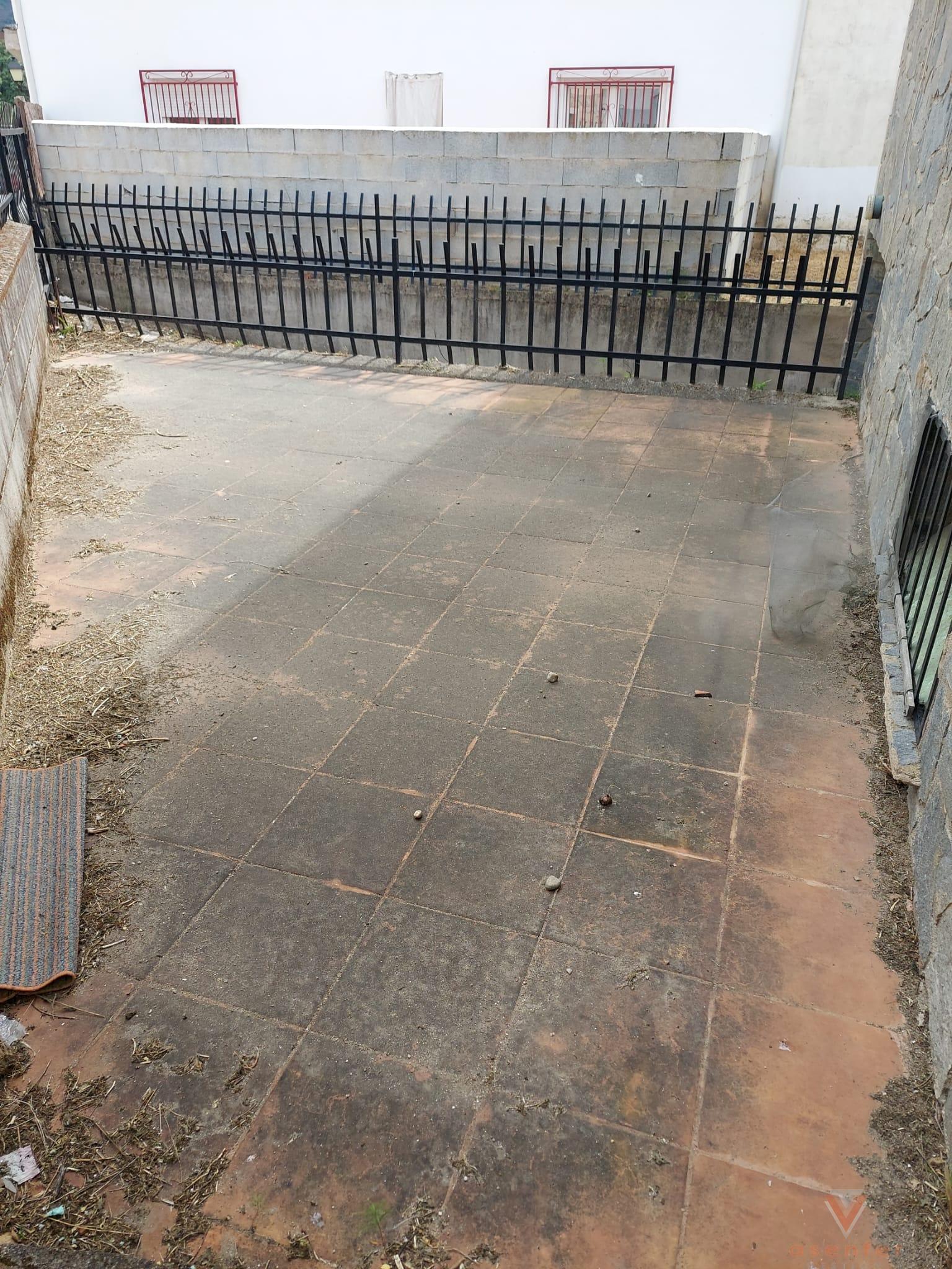 For sale of house in Valverde del Fresno