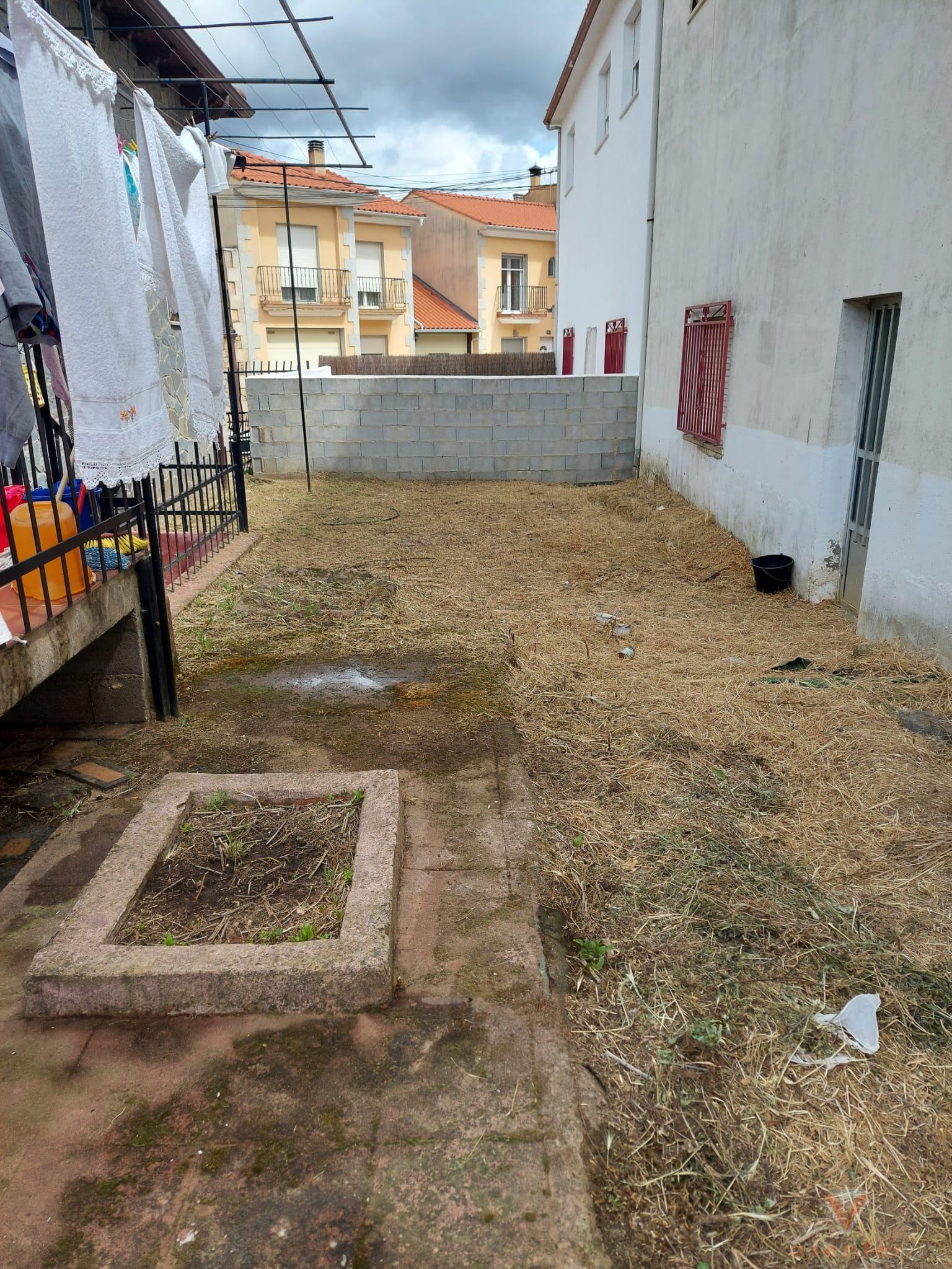 For sale of house in Valverde del Fresno