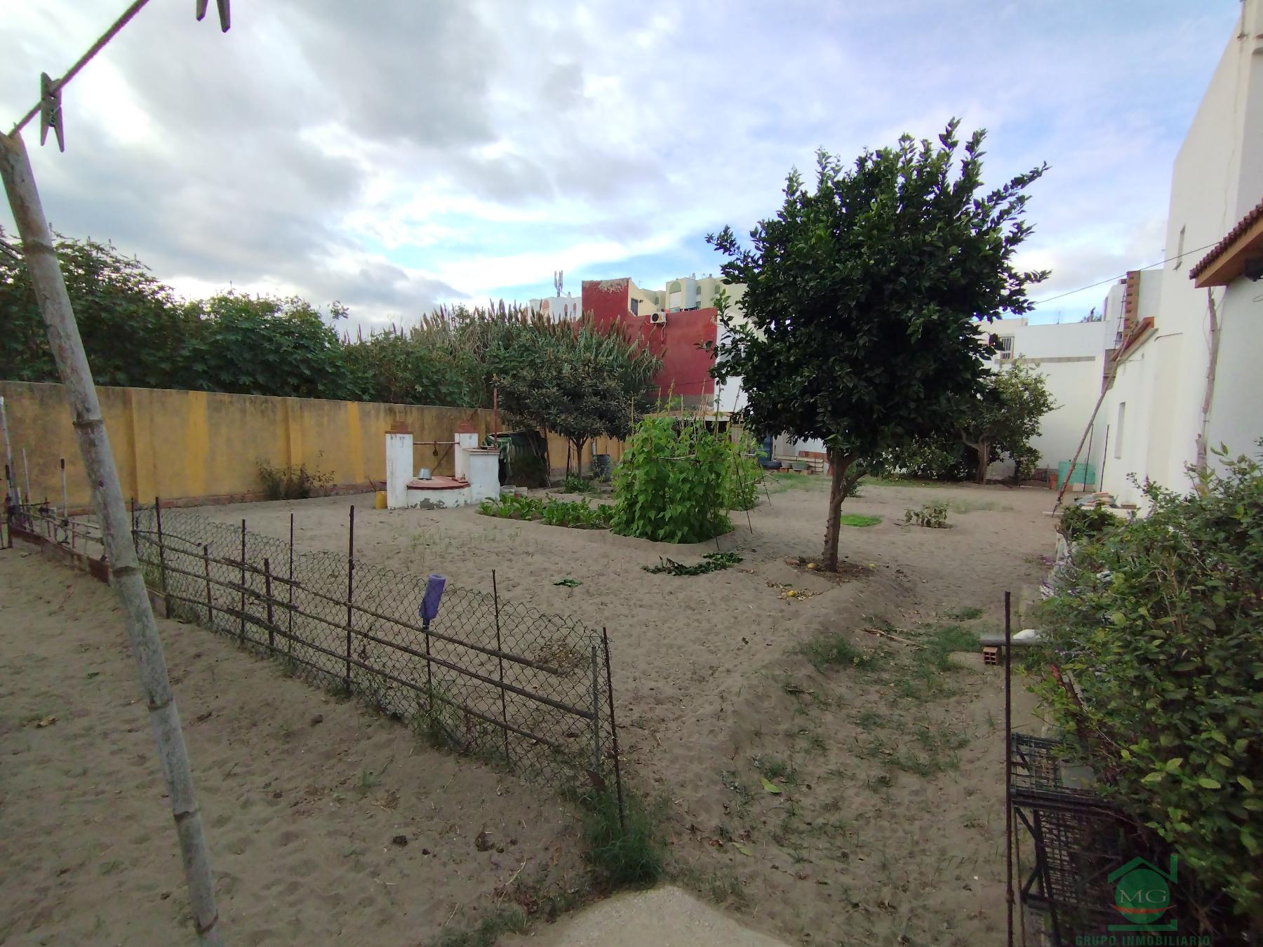 Venta de villa en La Linea de la Concepcion