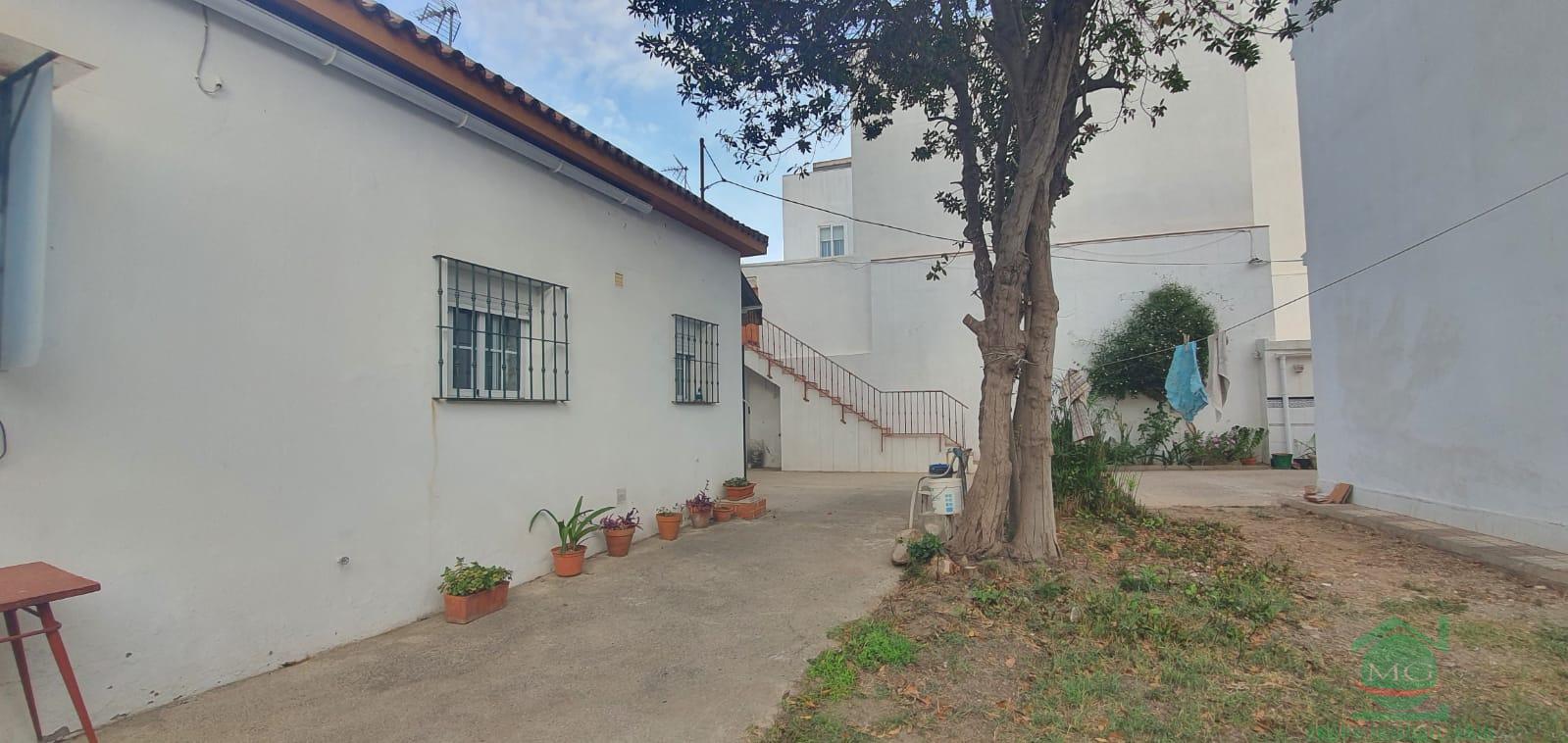 Villa en venta en semi-centro, La Linea de la Concepcion