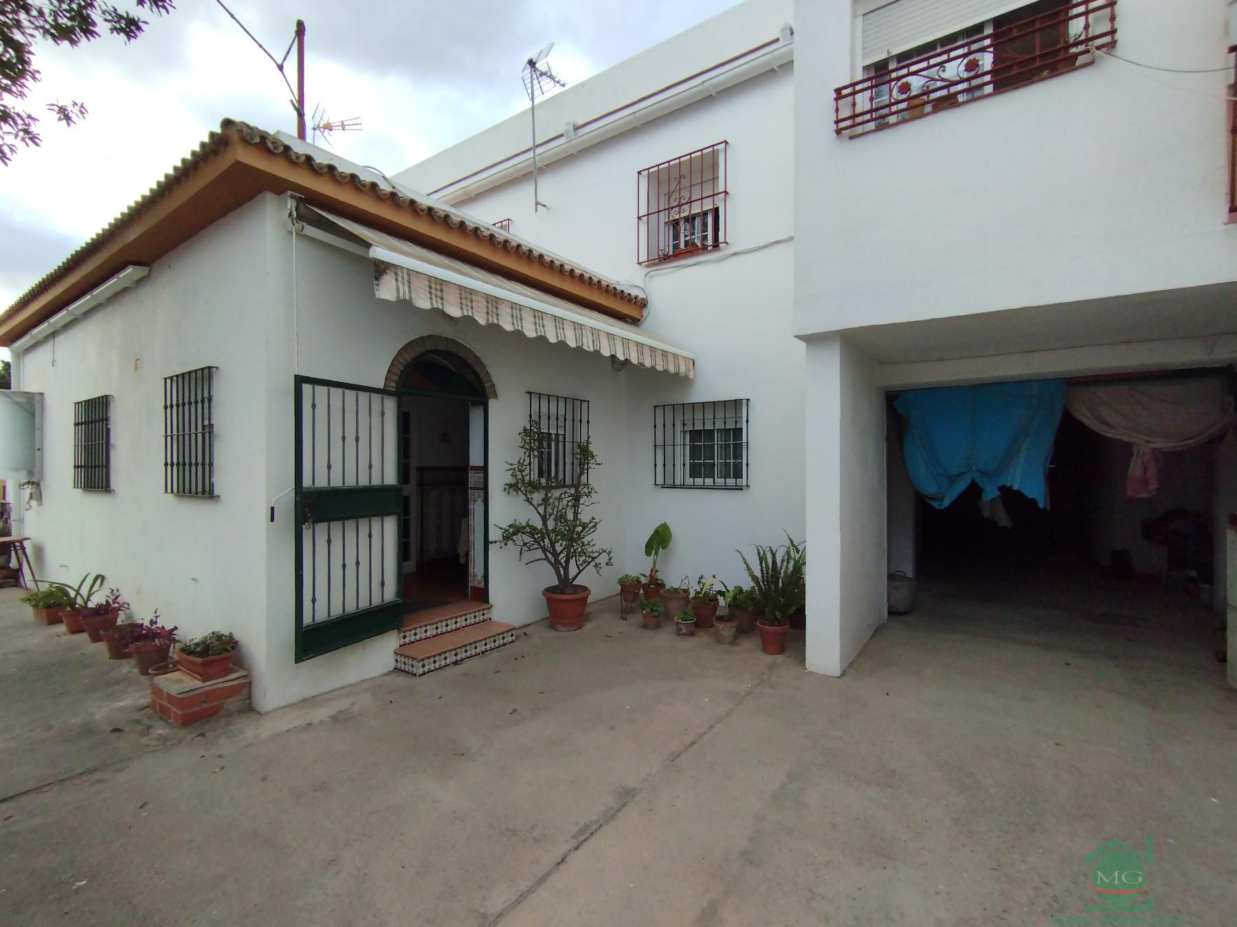 For sale of villa in La Linea de la Concepcion