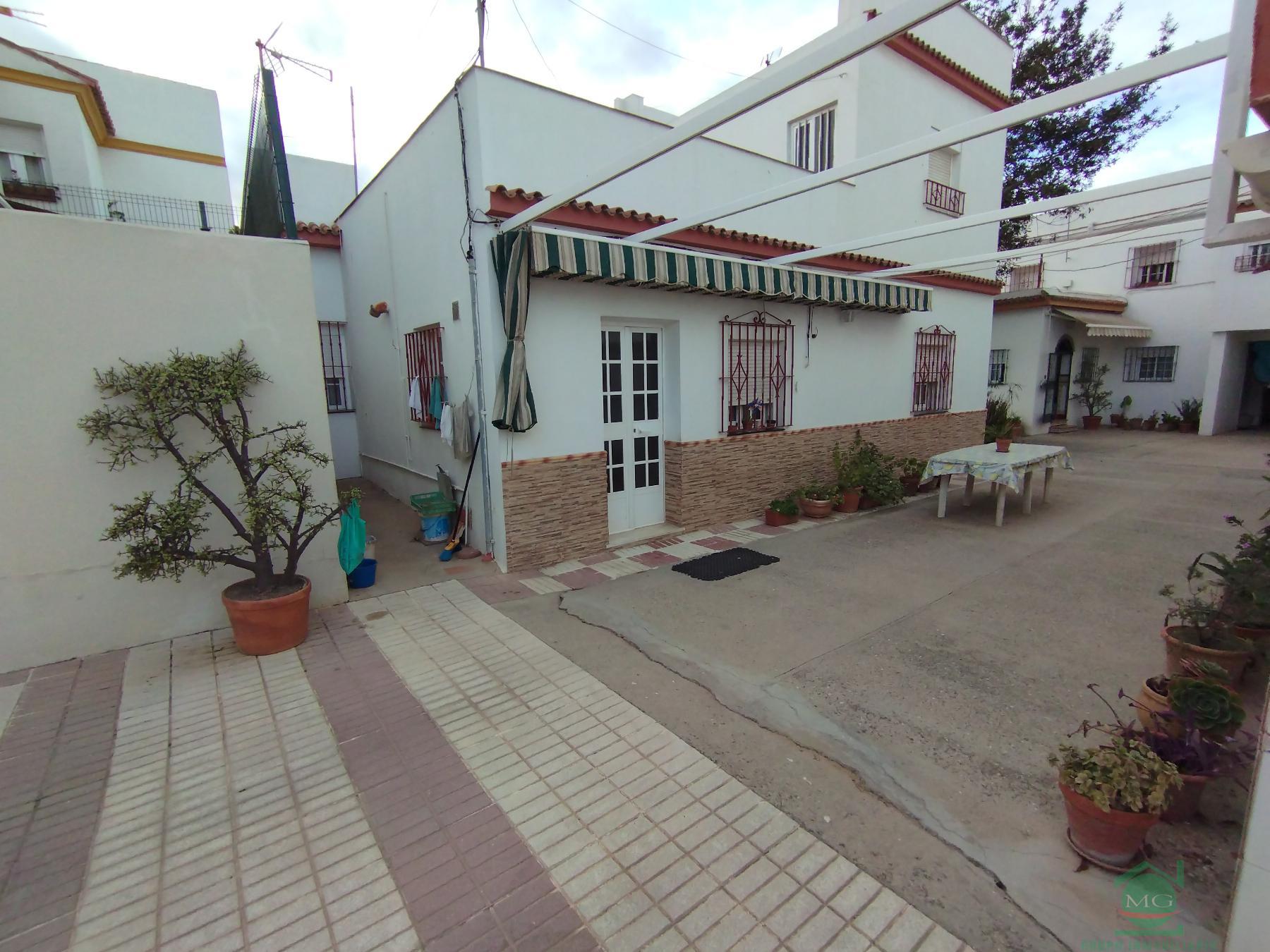 Venta de villa en La Linea de la Concepcion