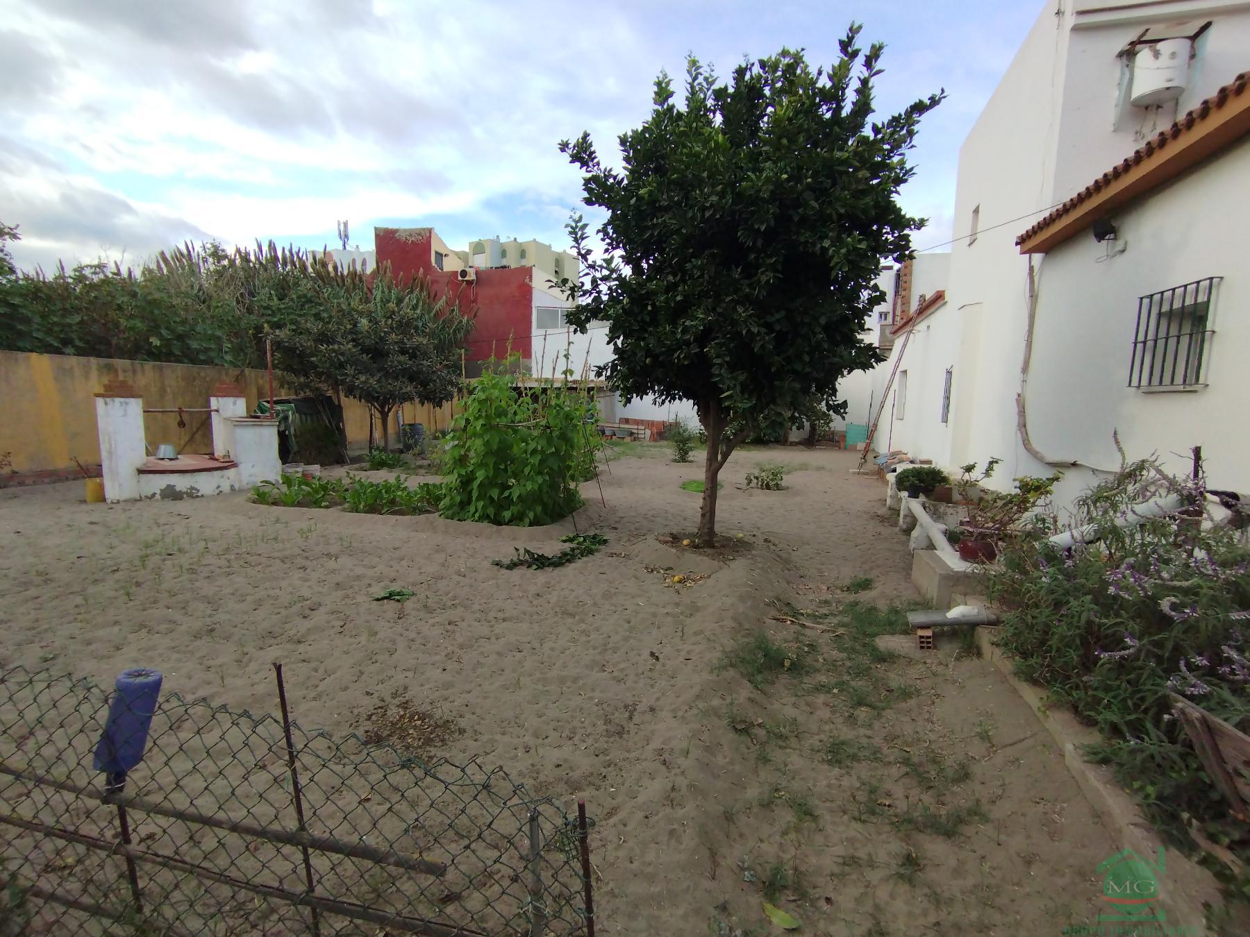 For sale of villa in La Linea de la Concepcion