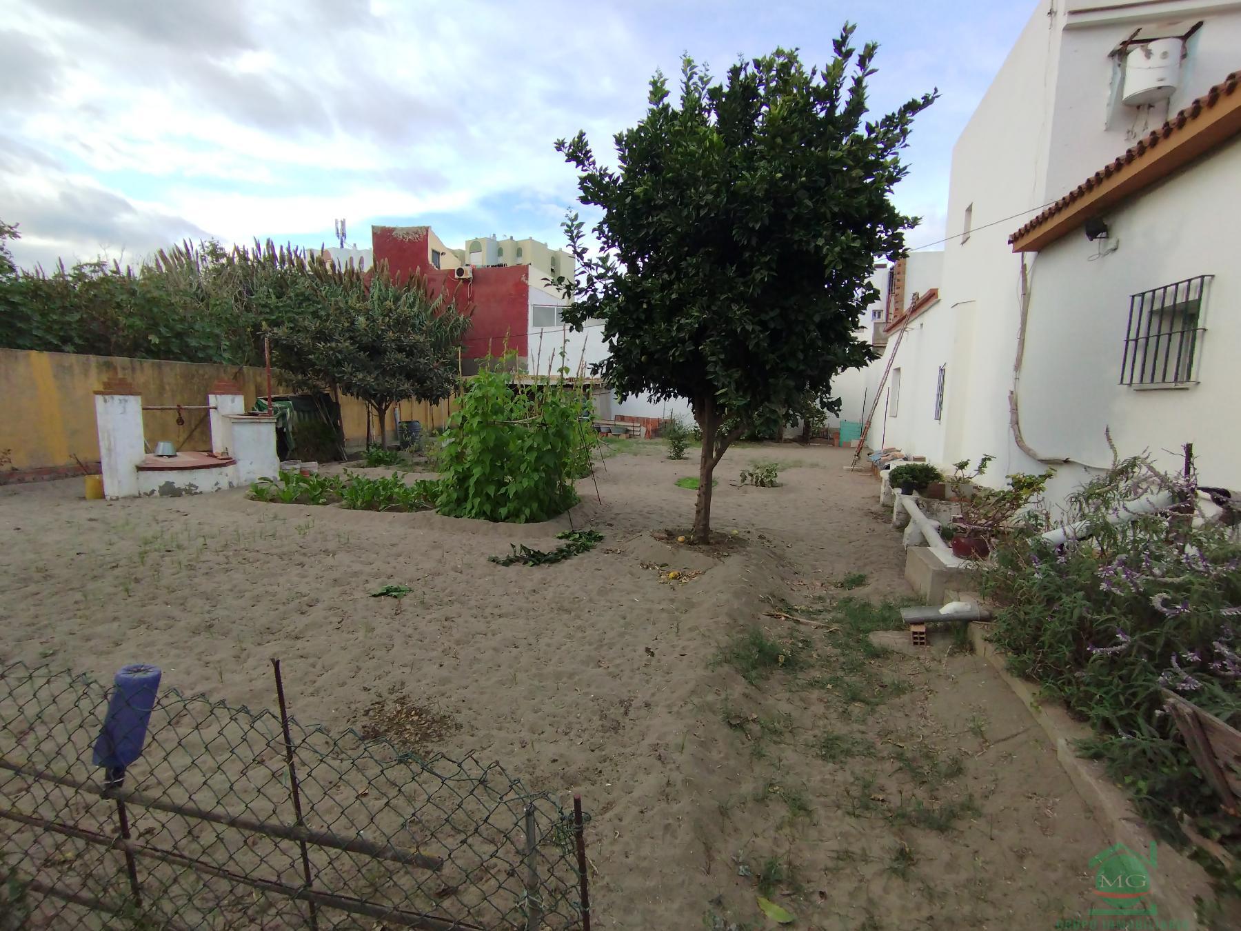 Venta de villa en La Linea de la Concepcion