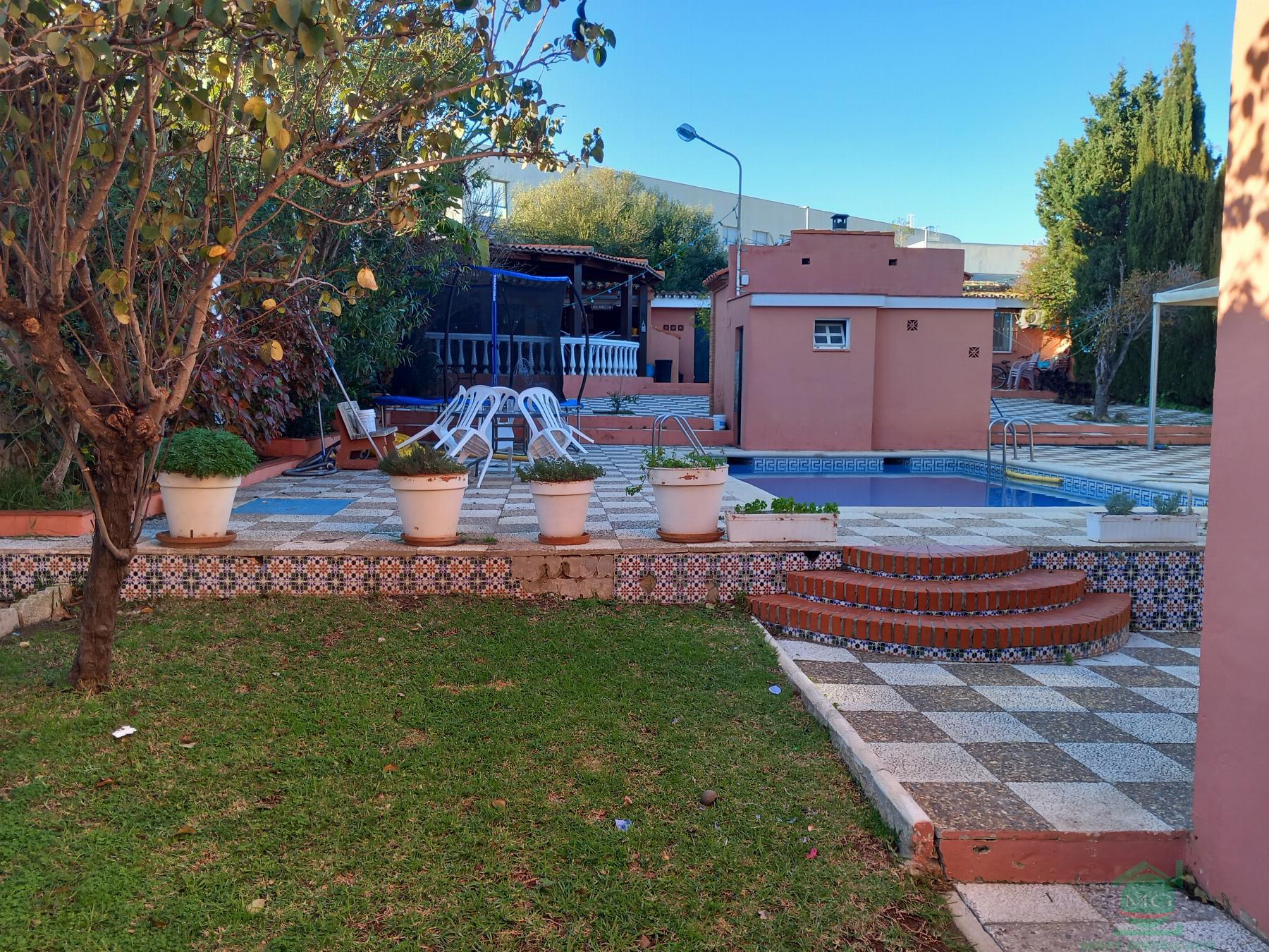 For sale of chalet in La Linea de la Concepcion