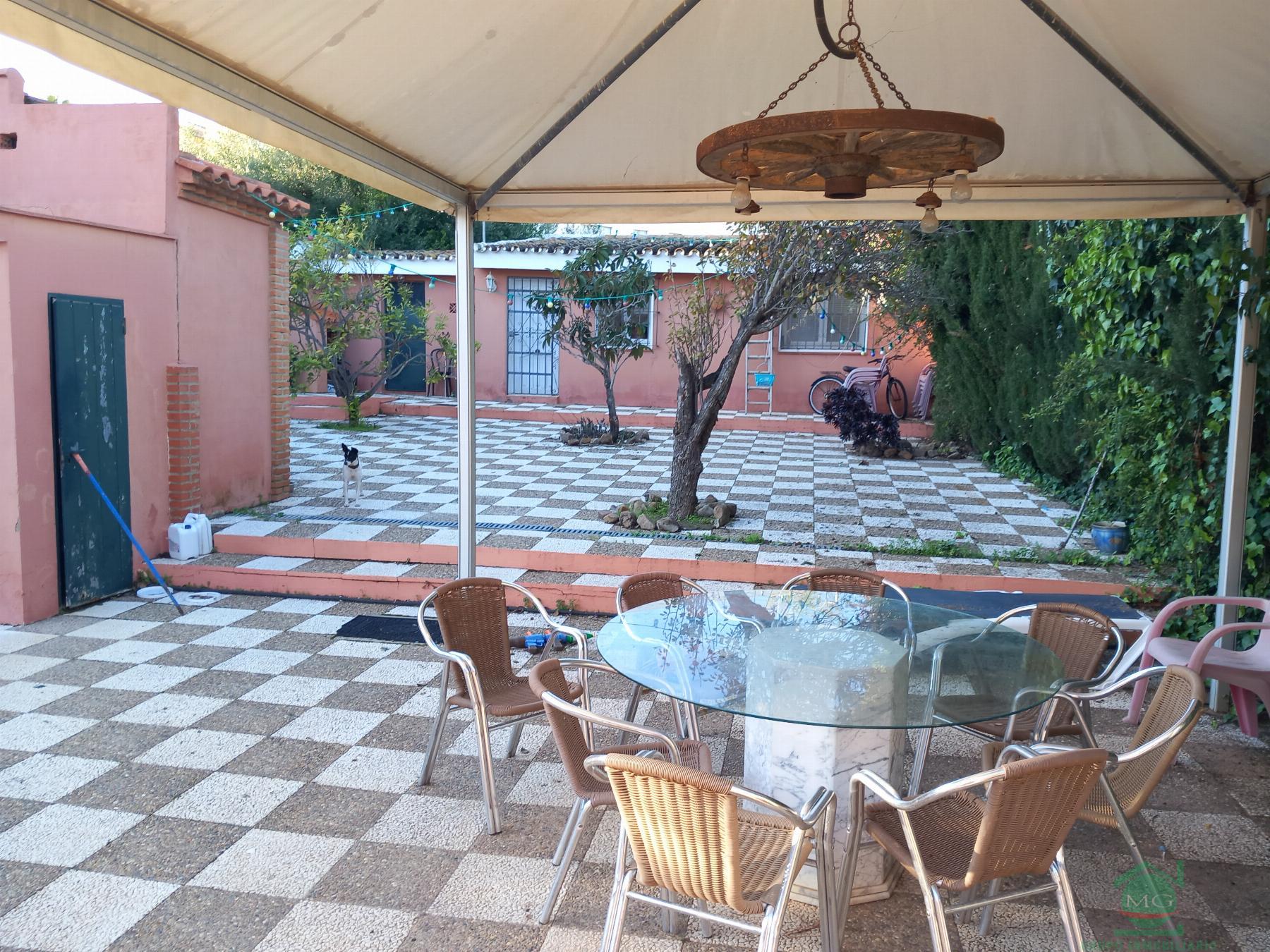 For sale of chalet in La Linea de la Concepcion