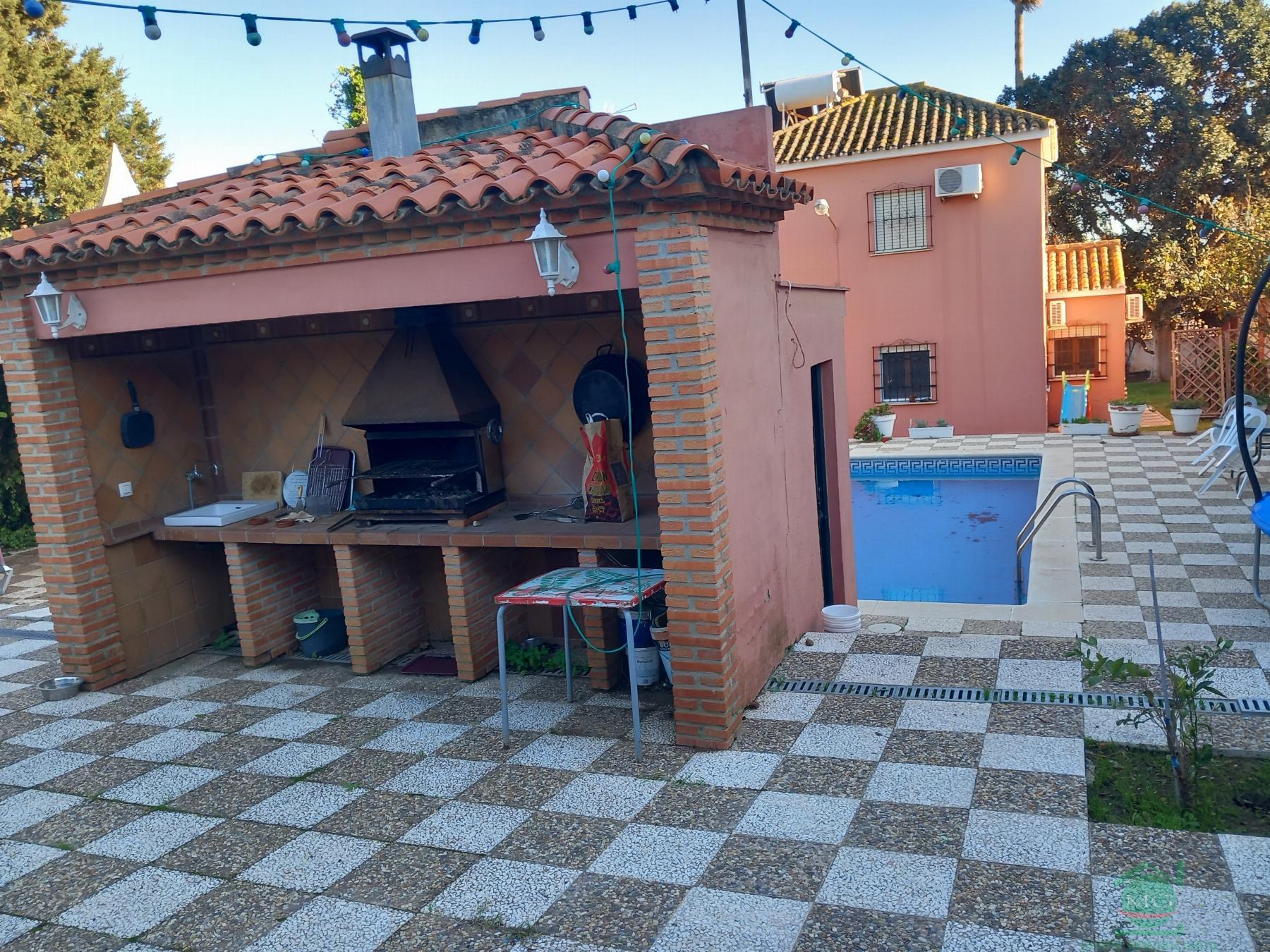 For sale of chalet in La Linea de la Concepcion