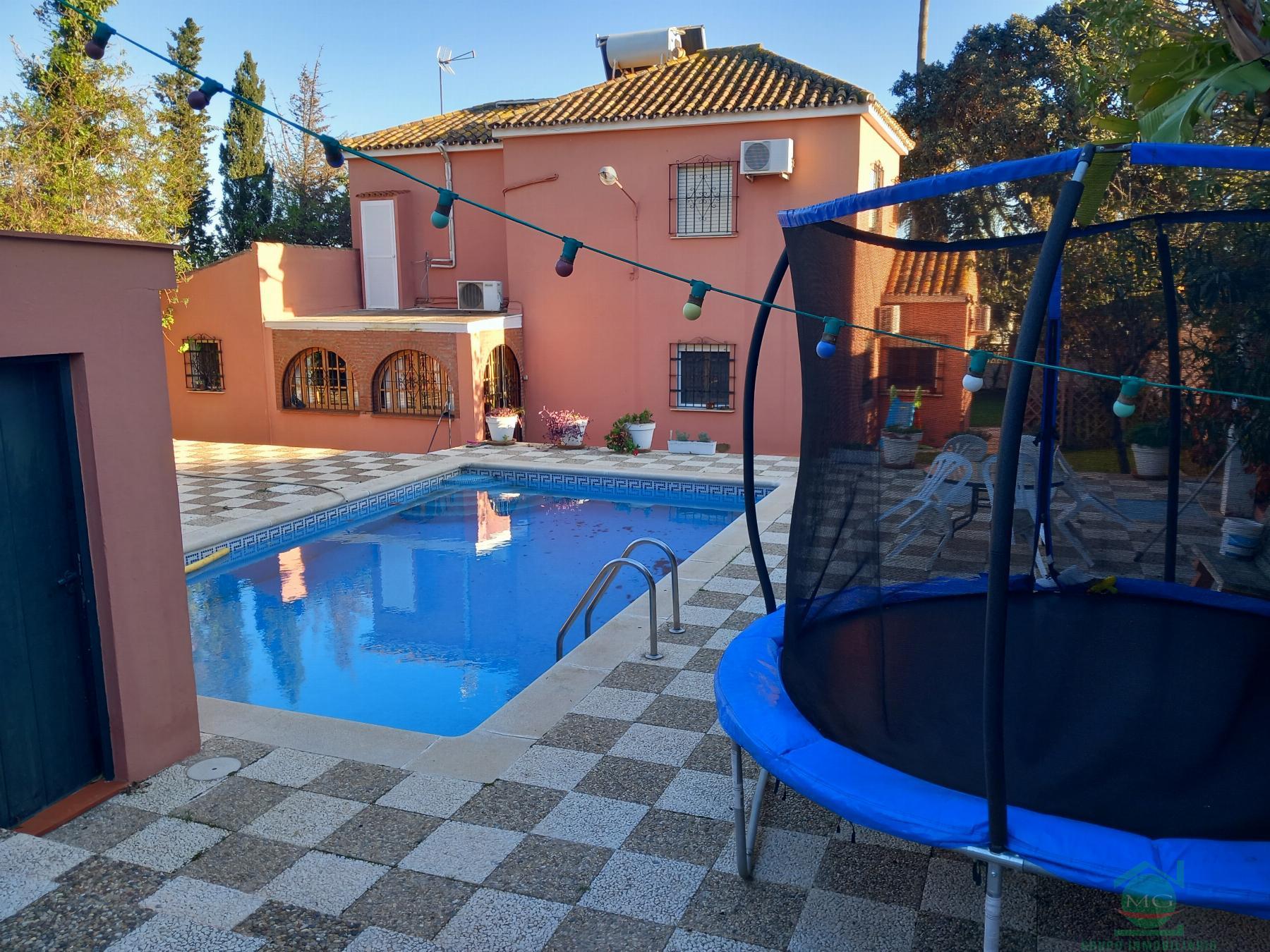 For sale of chalet in La Linea de la Concepcion