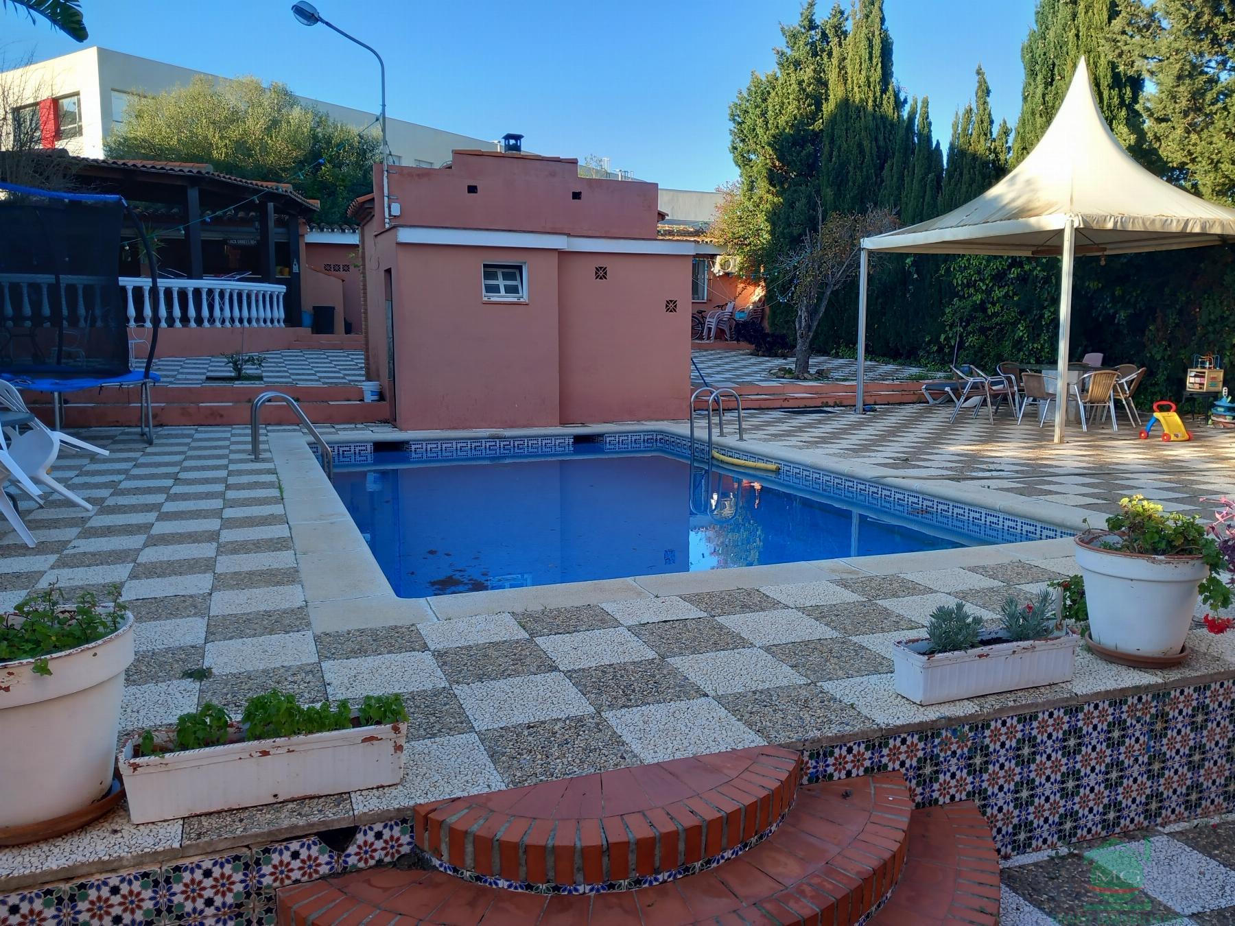 For sale of chalet in La Linea de la Concepcion