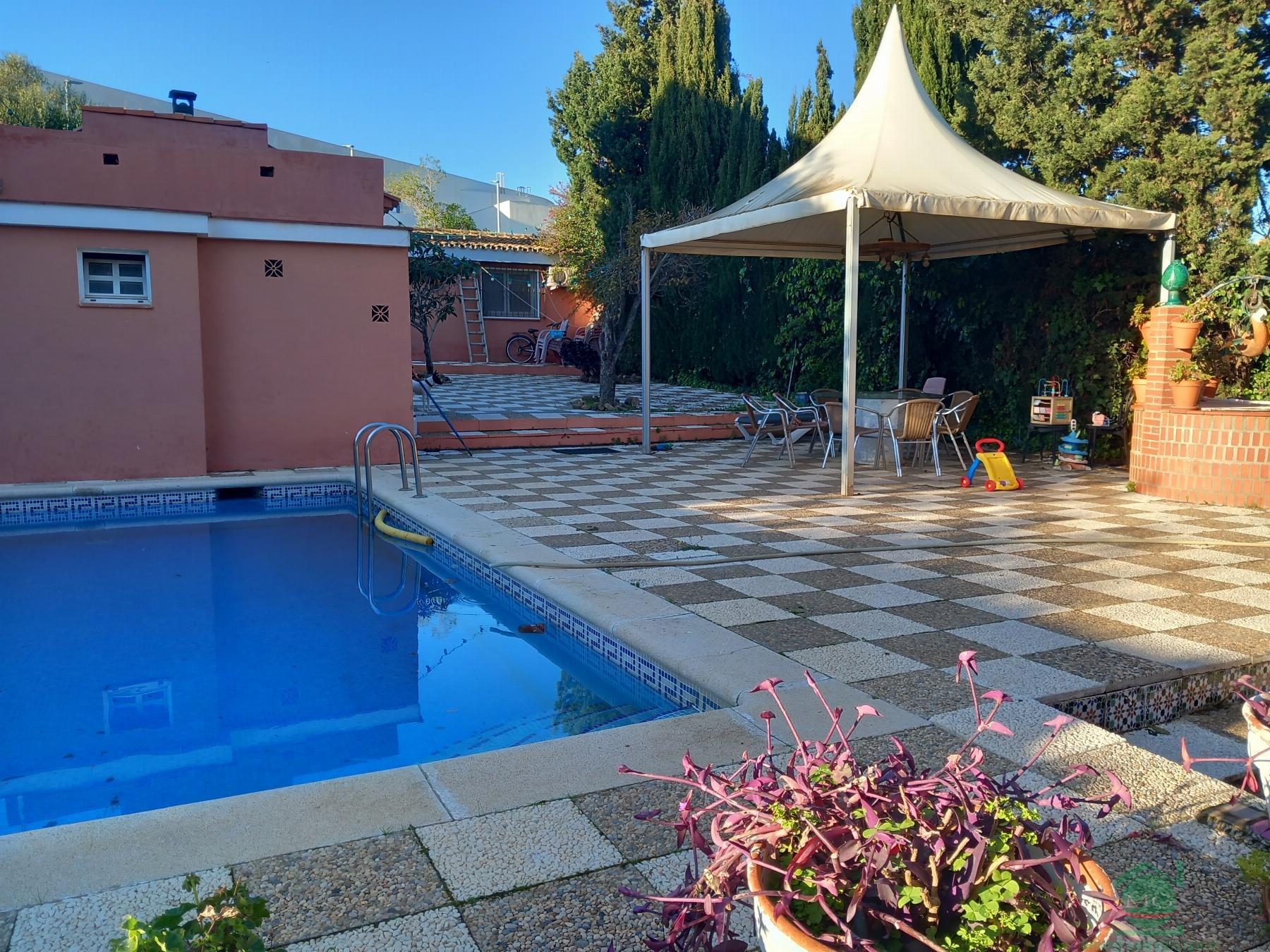 For sale of chalet in La Linea de la Concepcion