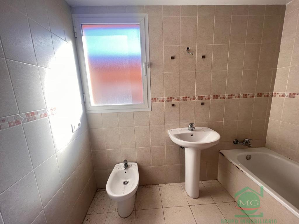 For sale of house in La Linea de la Concepcion