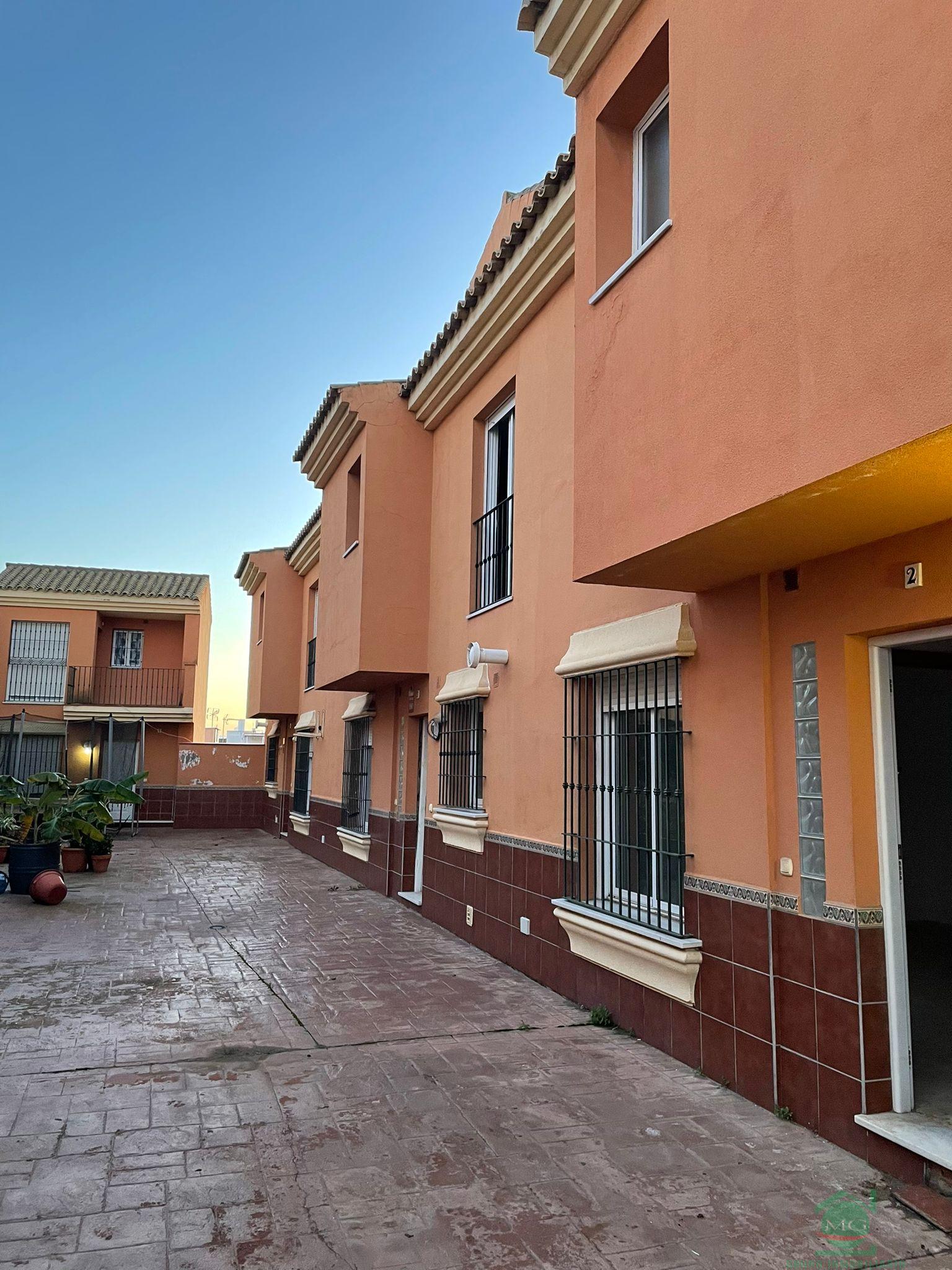 For sale of house in La Linea de la Concepcion