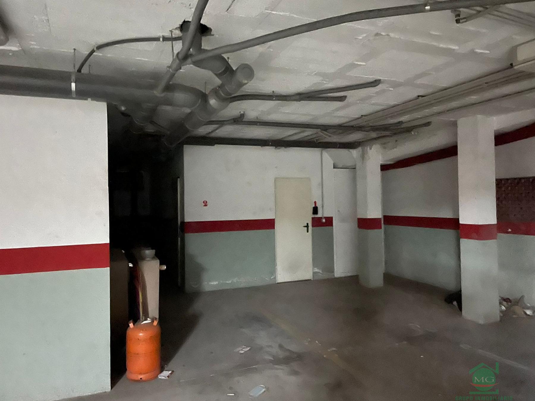 For sale of garage in La Linea de la Concepcion