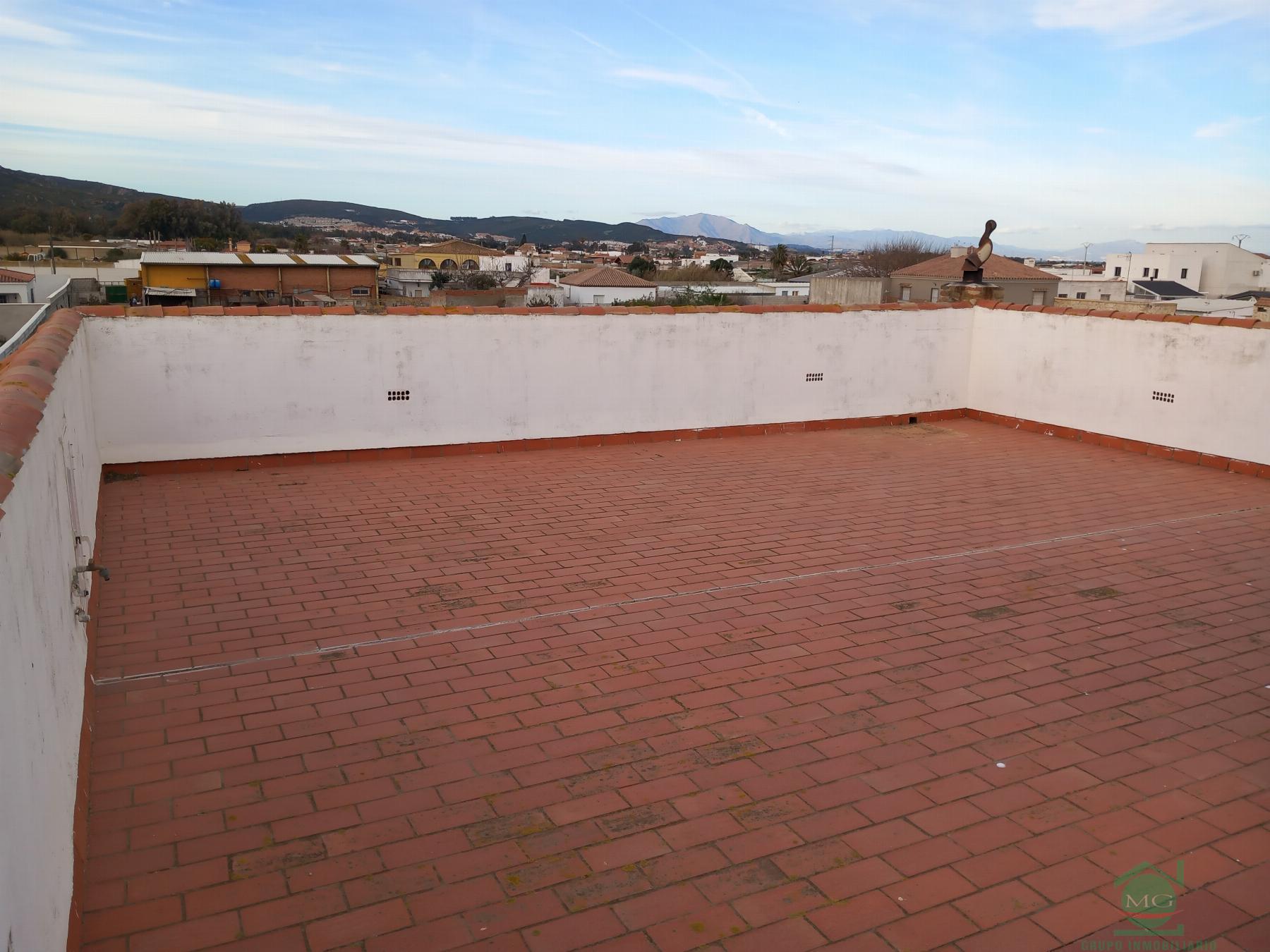 For sale of chalet in La Linea de la Concepcion