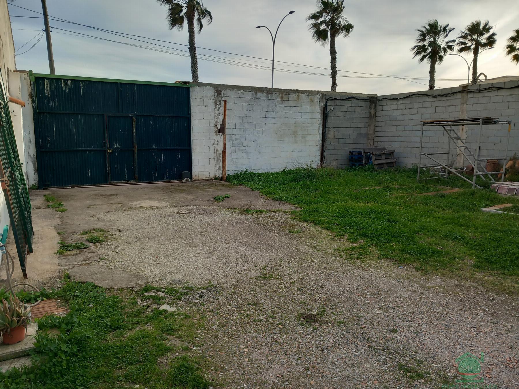 For sale of chalet in La Linea de la Concepcion